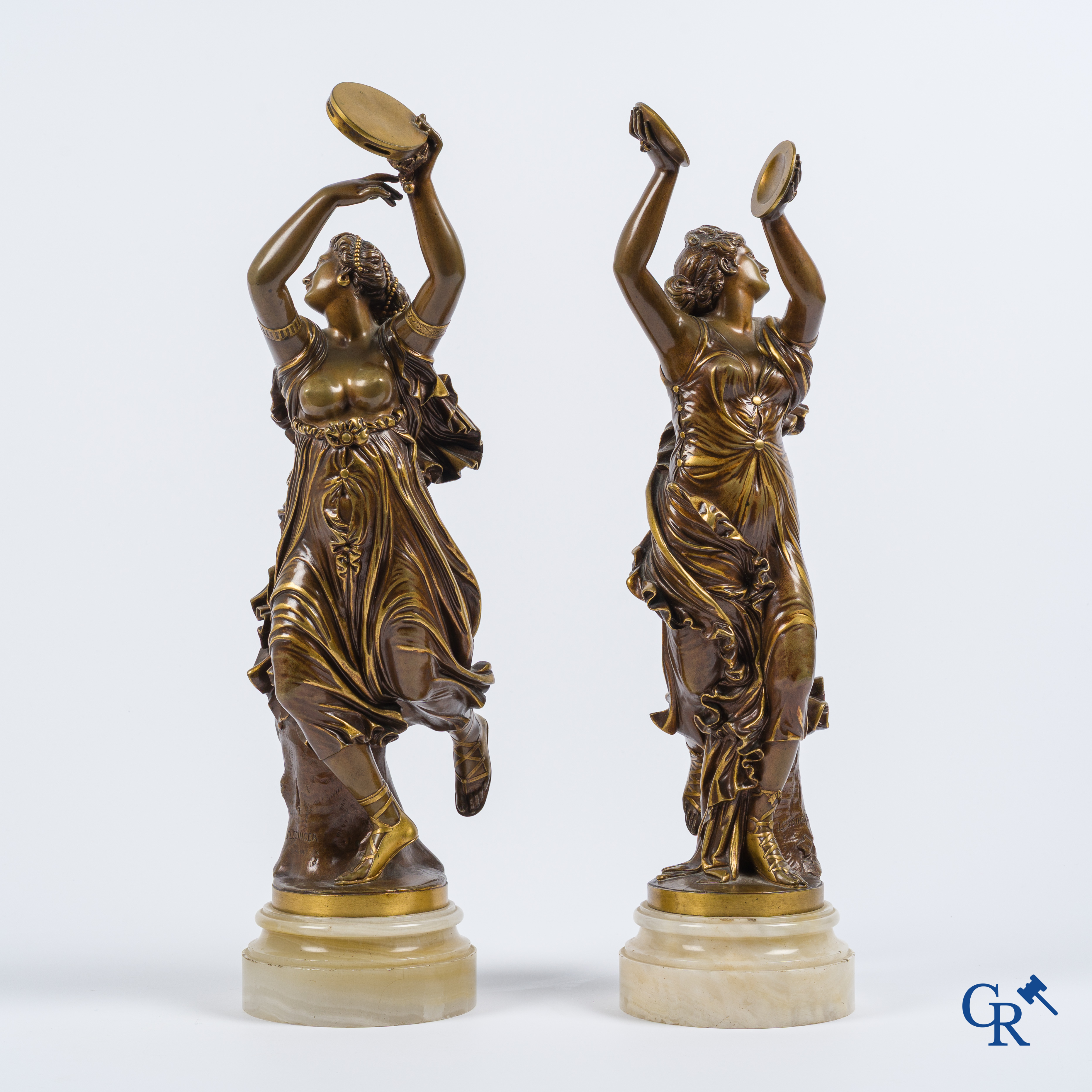 Jean-Baptiste Clésinger & Maison Marnyhac à Paris. Een paar bronzen beelden met bruine en vergulde patina. 19e eeuw.