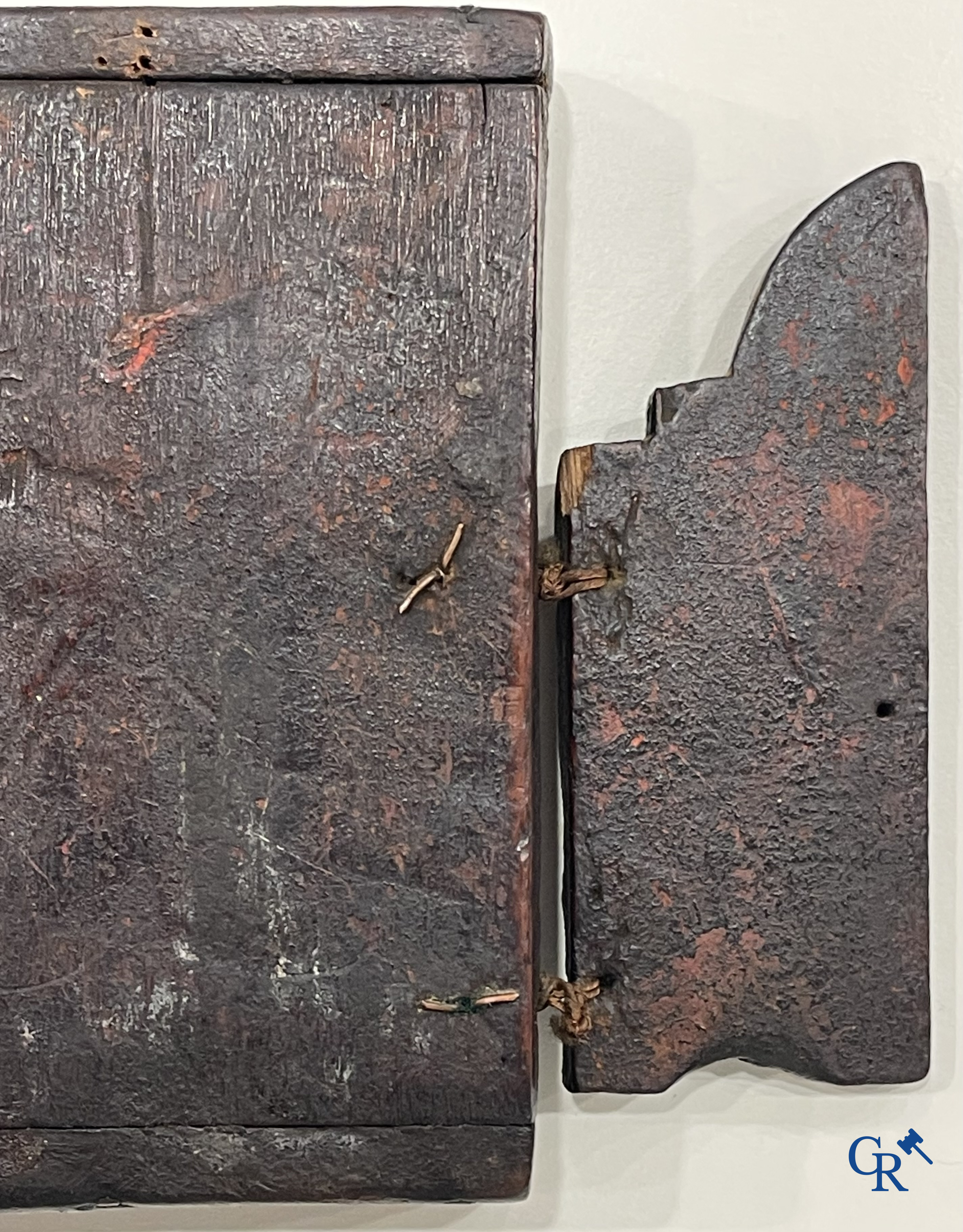 Grieks-orthodox triptiek-icoon, de Heilige Moeder van God met het Christuskind. Tempera op paneel. 17e-18e eeuw.