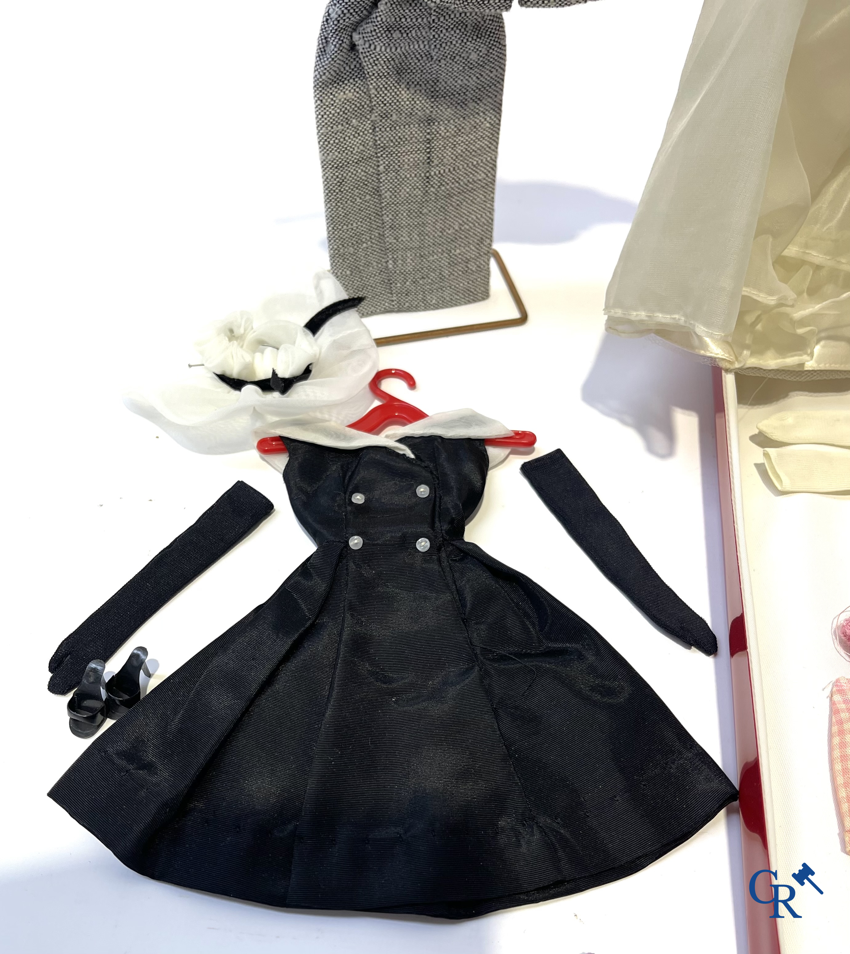 Oud Speelgoed. Mattel, een groot lot poppen en attributen. Barbie, Ricky, Skipper, Ken enz. Jaren '60 en later.