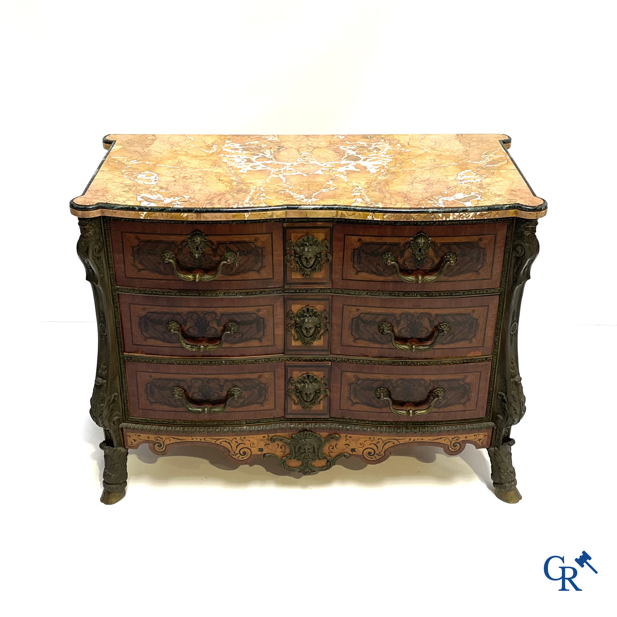 Uitzonderlijke commode Mazarine in marquetterie en brons. Plateau in Italiaanse Sienna marmer. LXIV-stijl.