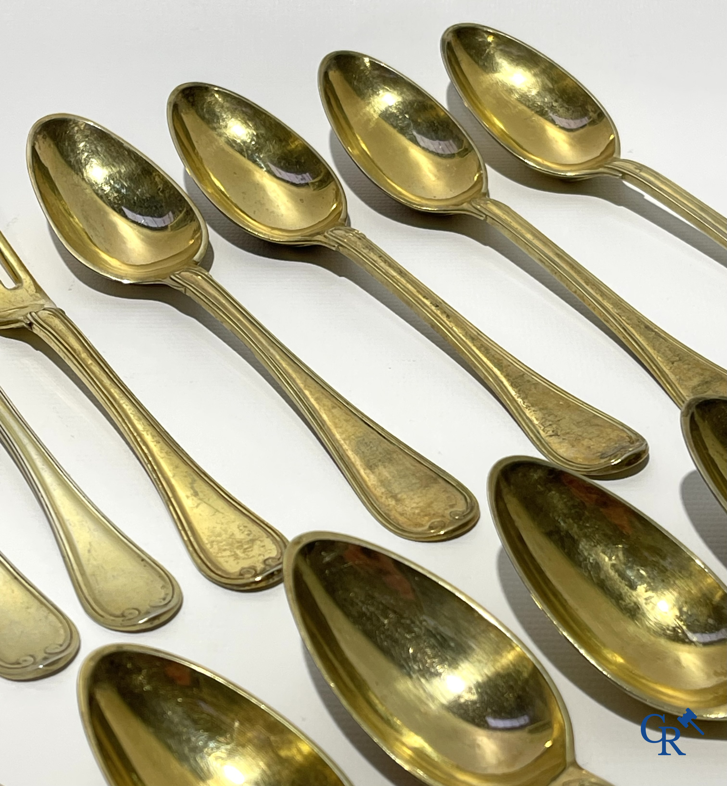 Zilver. Reeks van 24 dessert couverts in vermeil. België, 18e eeuw. Keurmerken op de lepels. Waarschijnlijk Luik 1773.