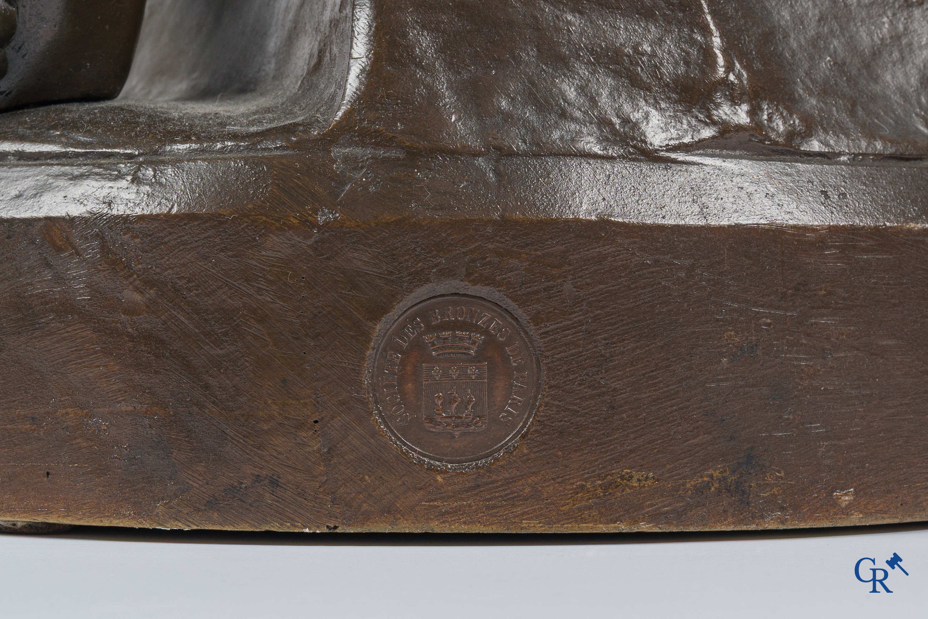 Emile André Boisseau (1842-1923) La défense du foyer. Salon des Beaux Art. Gieterijstempel Société des bronzes de Paris.