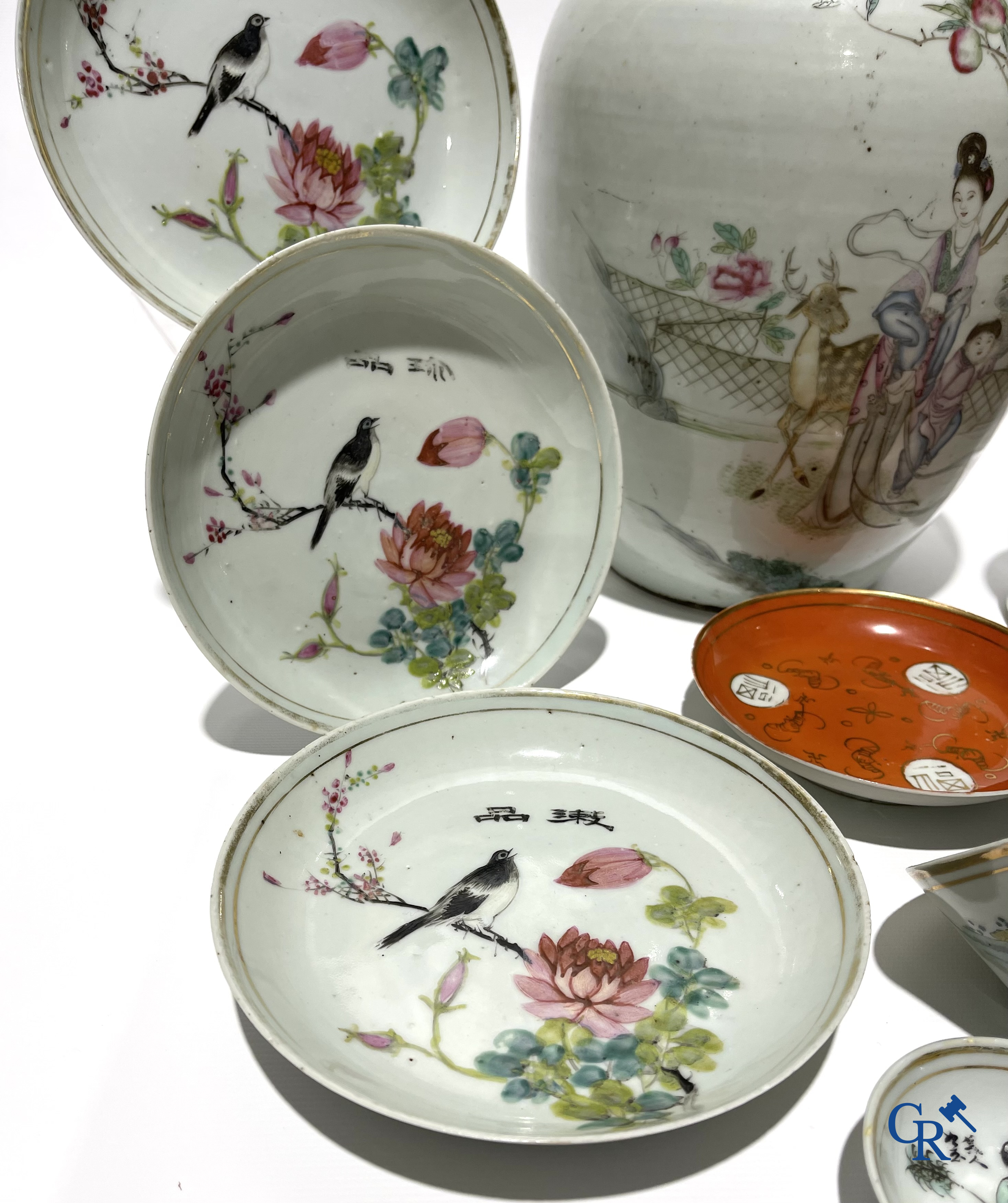 Aziatica. Chinees porselein. Een groot lot divers Chinees porselein.