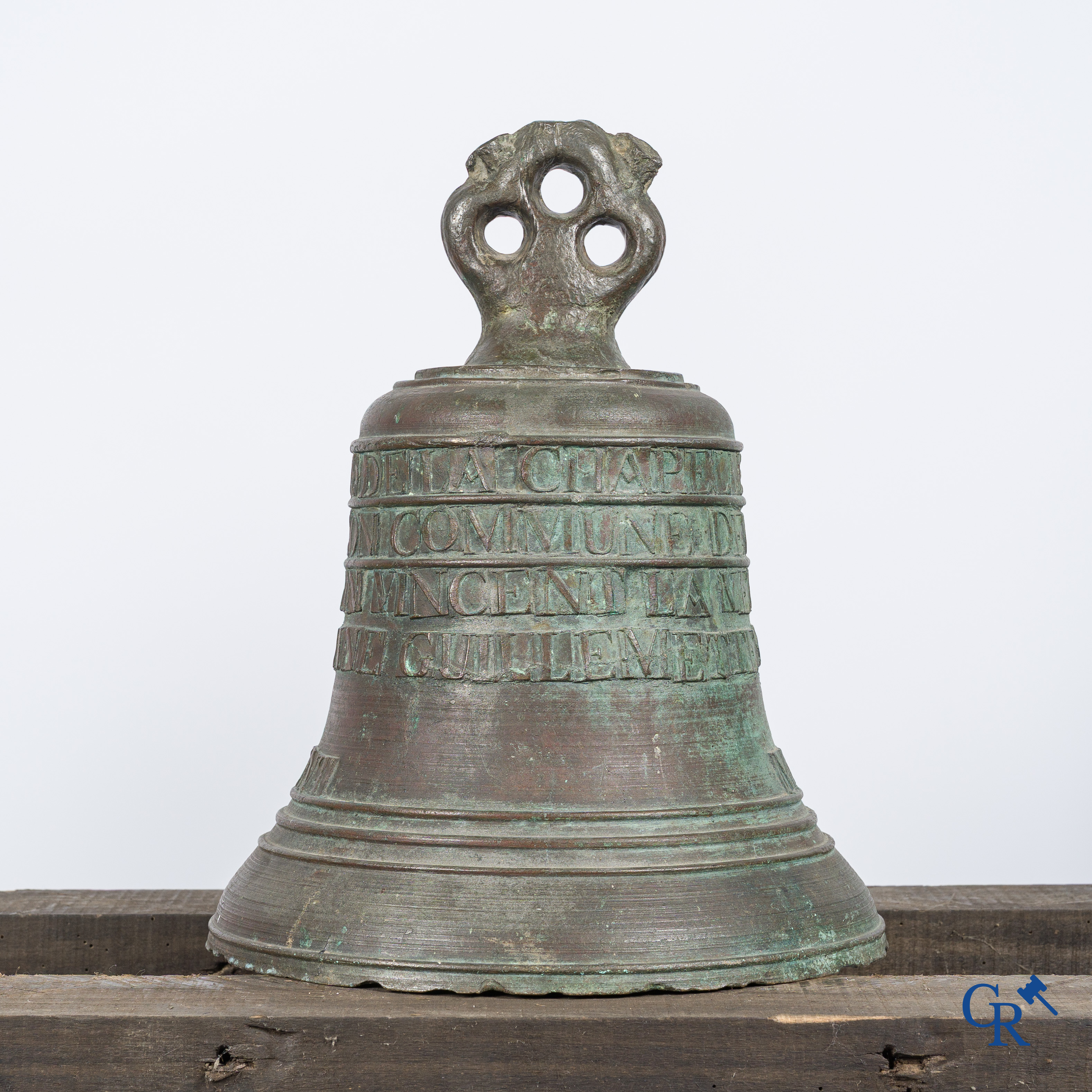 Religieuze objecten. Een antieke kerk kroonklok of bel in brons. Margely F(ondeur) à Lorient. 1813.