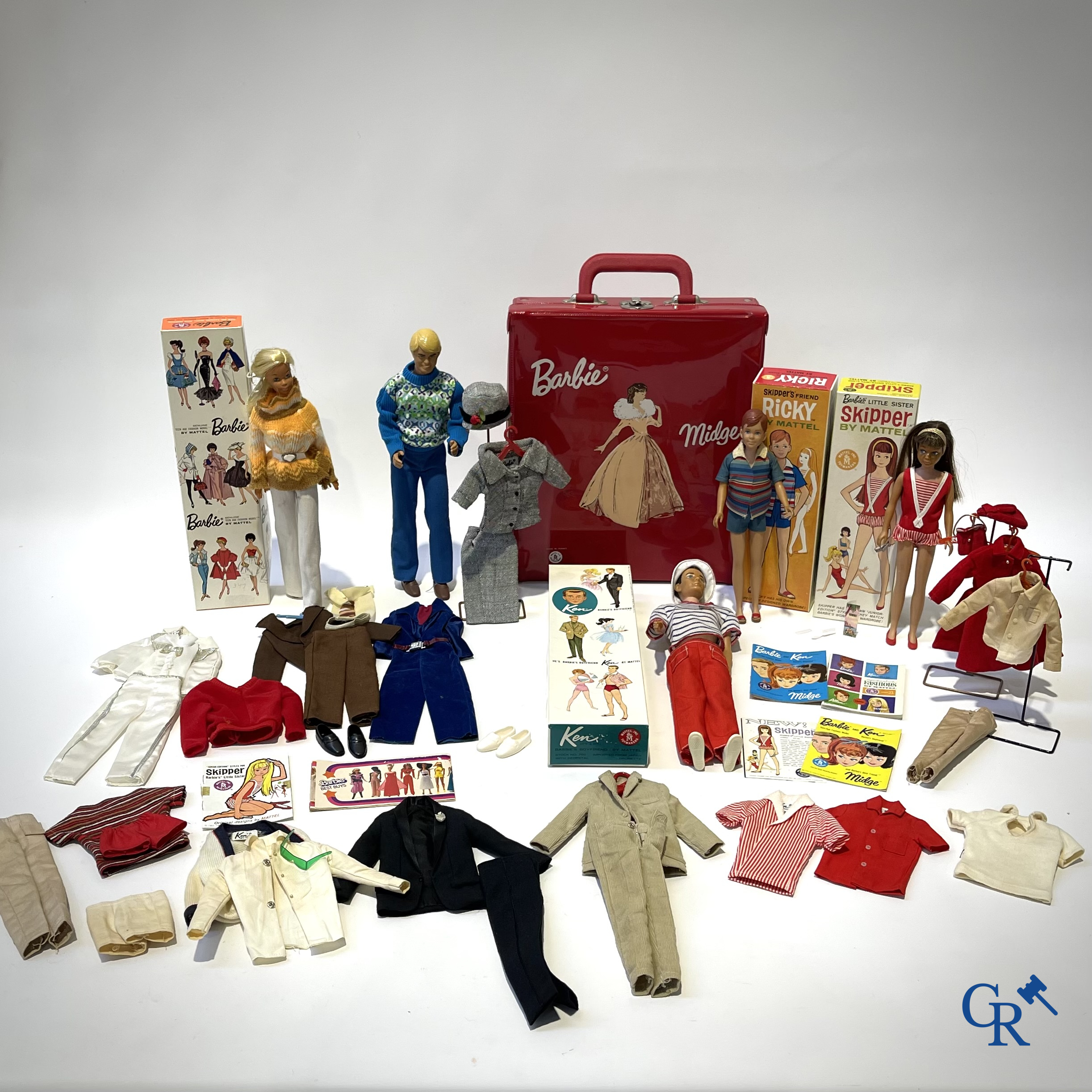 Oud Speelgoed. Mattel, een groot lot poppen en attributen. Barbie, Ricky, Skipper, Ken enz. Jaren '60 en later.