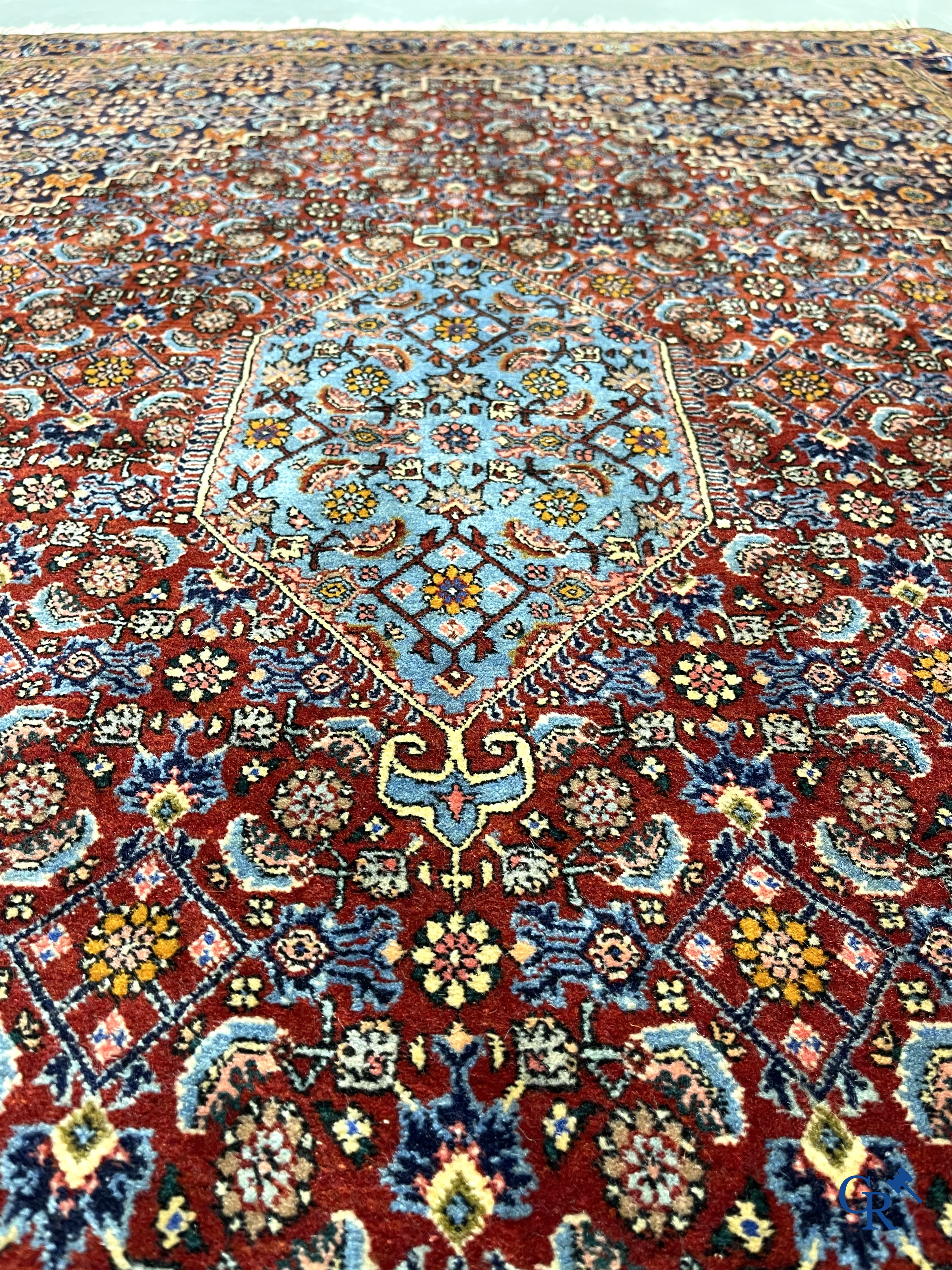 Oosterse tapijten. 2 handgeknoopte tapijten in wol.