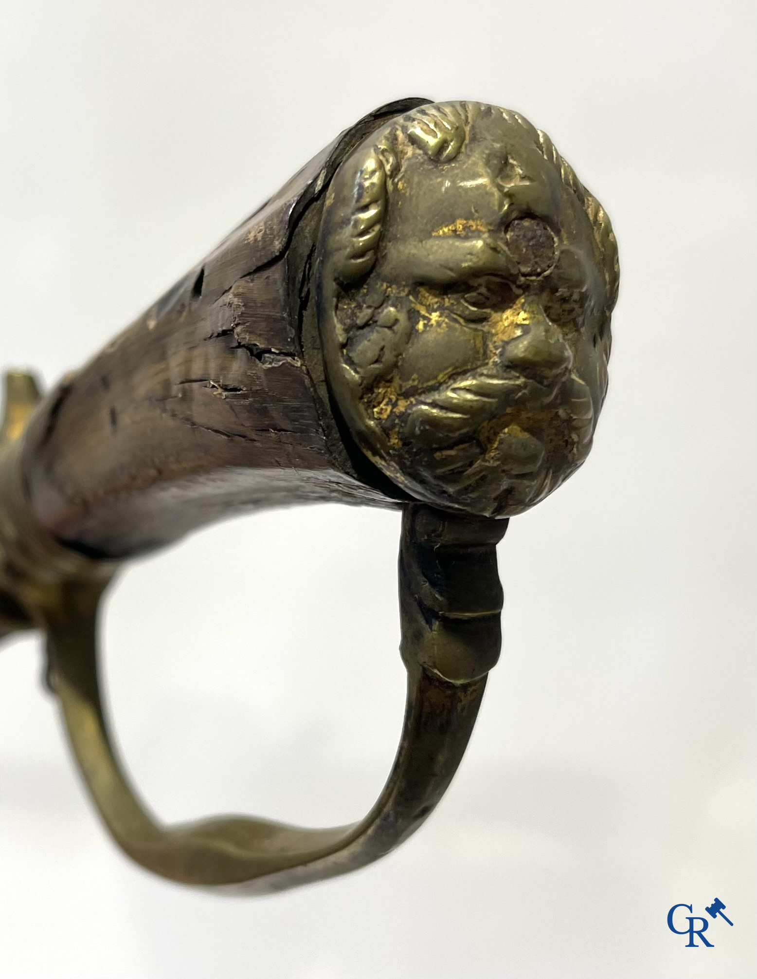 Lot brocante: Stafford, Vieux Paris, kan in Grès, verzilverd bestek, jachtdegen 18e, palmboom Giuseppe Vasari, enz.