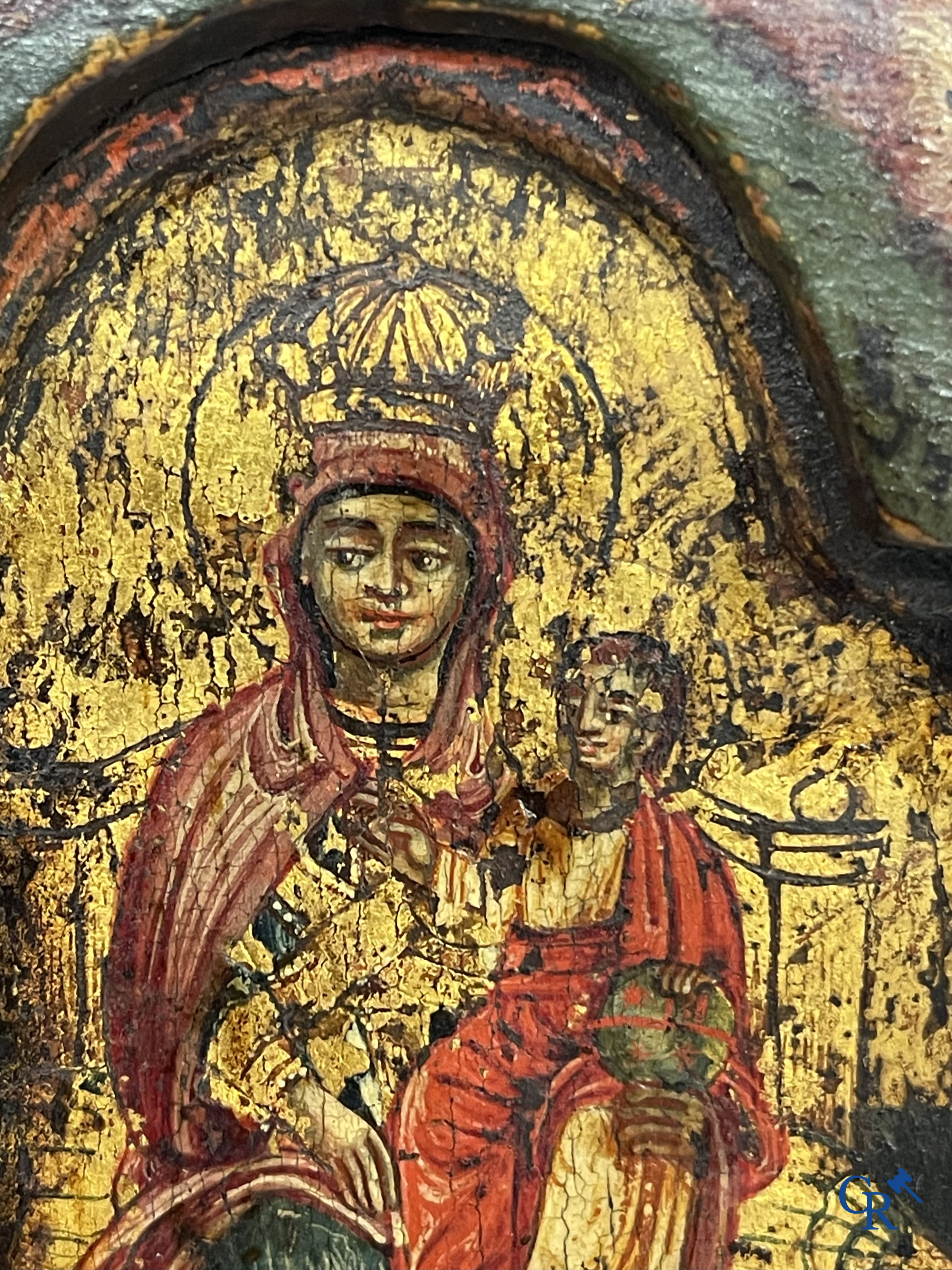 Grieks-orthodox triptiek-icoon, de Heilige Moeder van God met het Christuskind. Tempera op paneel. 17e-18e eeuw.