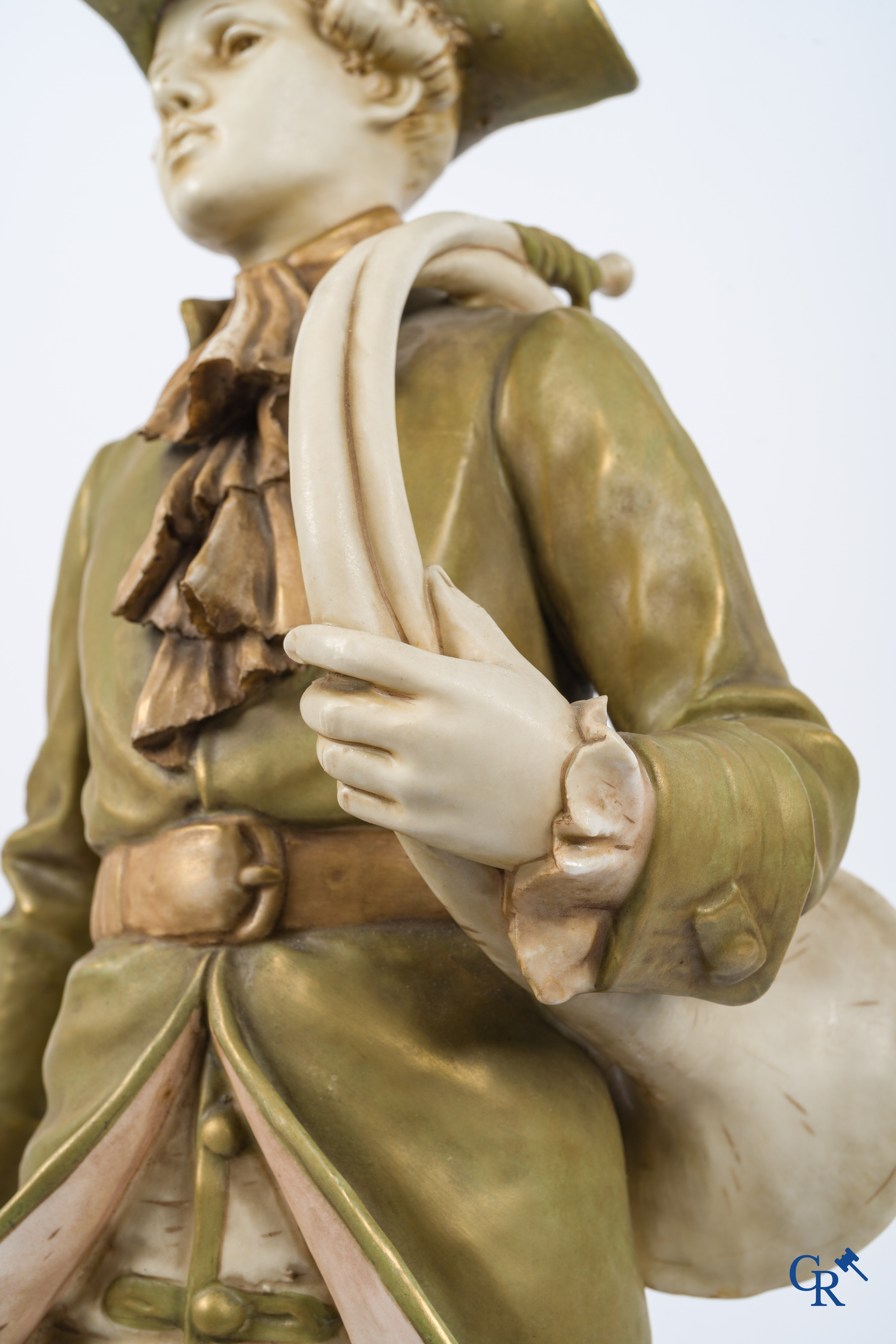 Royal Dux Bohemia. "Piqueur au Relais" Grote polychrome groep naar een model van Hippolyte Moreau en Prosper Lecourtier.