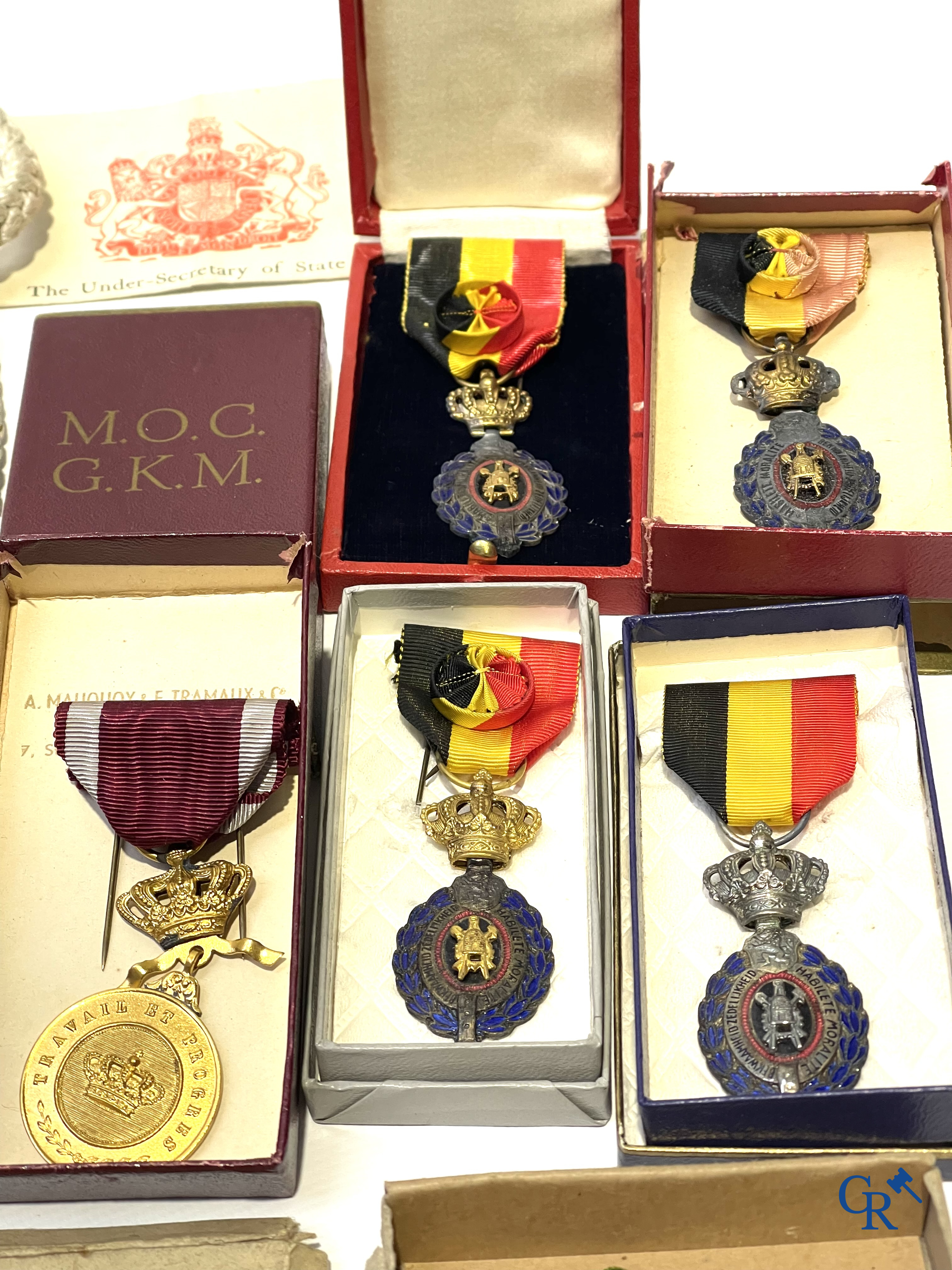 Interessant lot met medailles, eretekens en militaria.