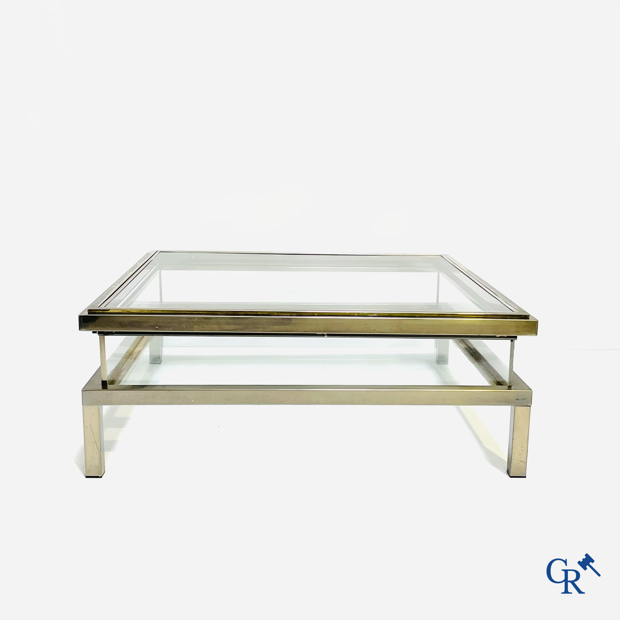 Belgo chrom, een grote vitrine-salontafel met uitschuifbaar bovenblad in metaal en glas. Jaren '80.