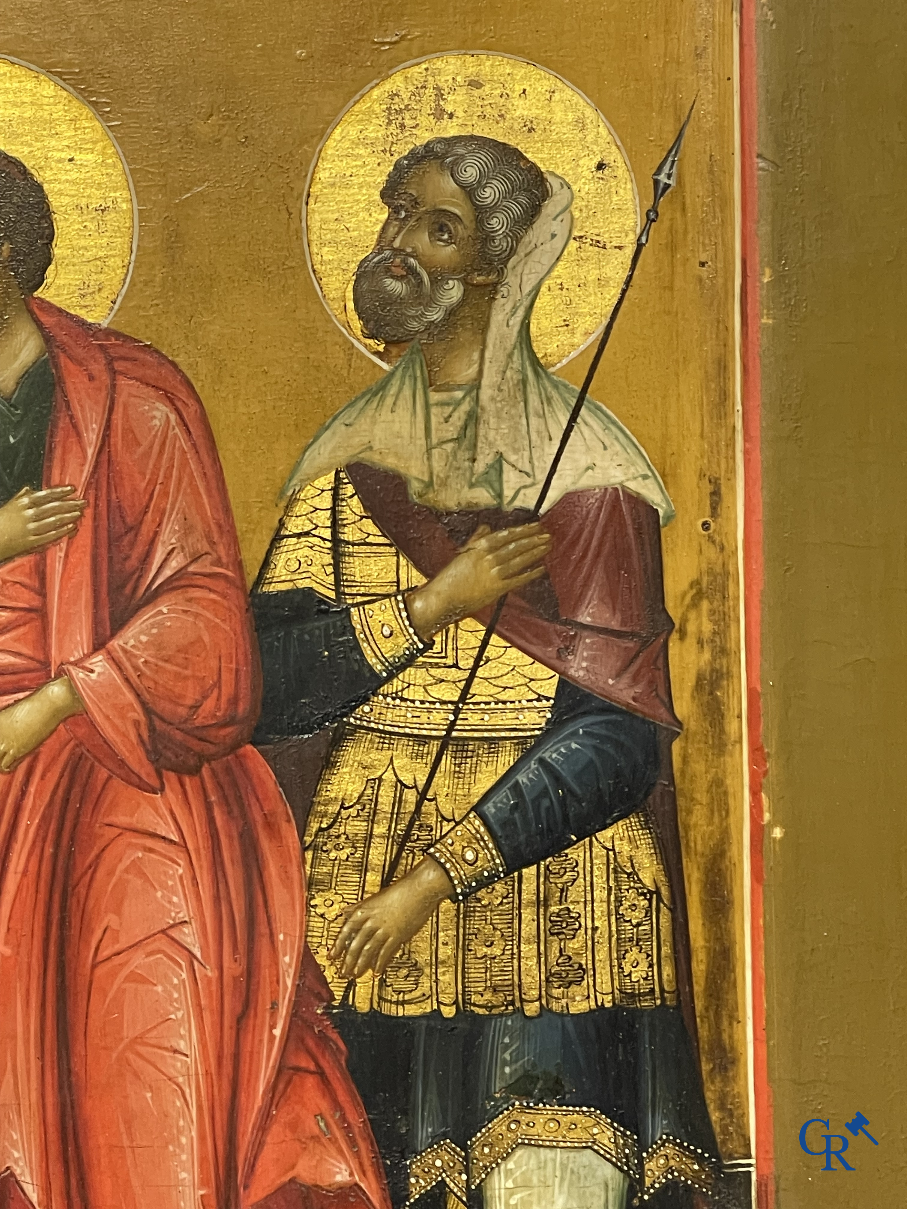 Icoon. Grote Russische Orthodoxe icoon met een ingelegd bronzen kruisbeeld. 19e eeuw.