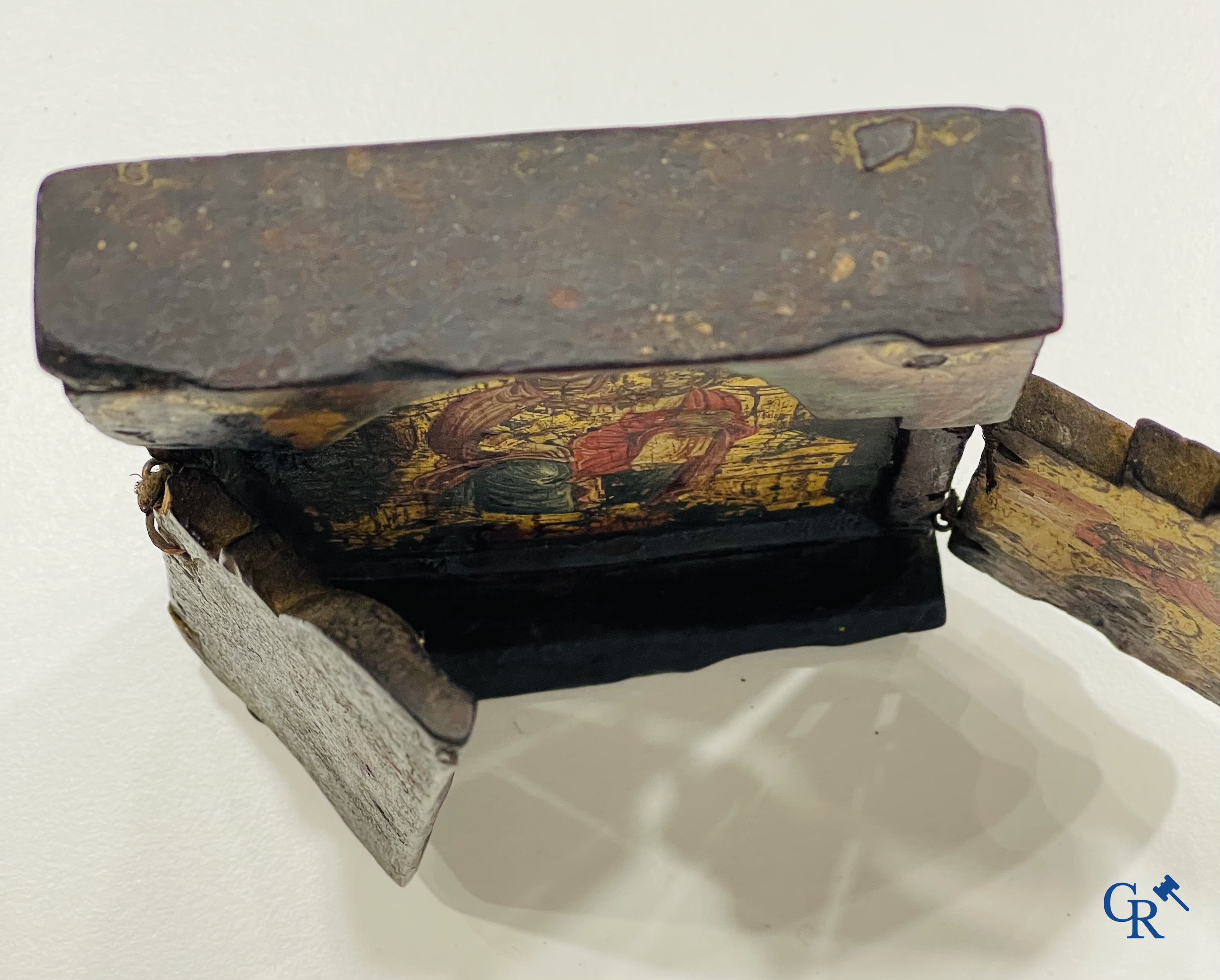 Grieks-orthodox triptiek-icoon, de Heilige Moeder van God met het Christuskind. Tempera op paneel. 17e-18e eeuw.