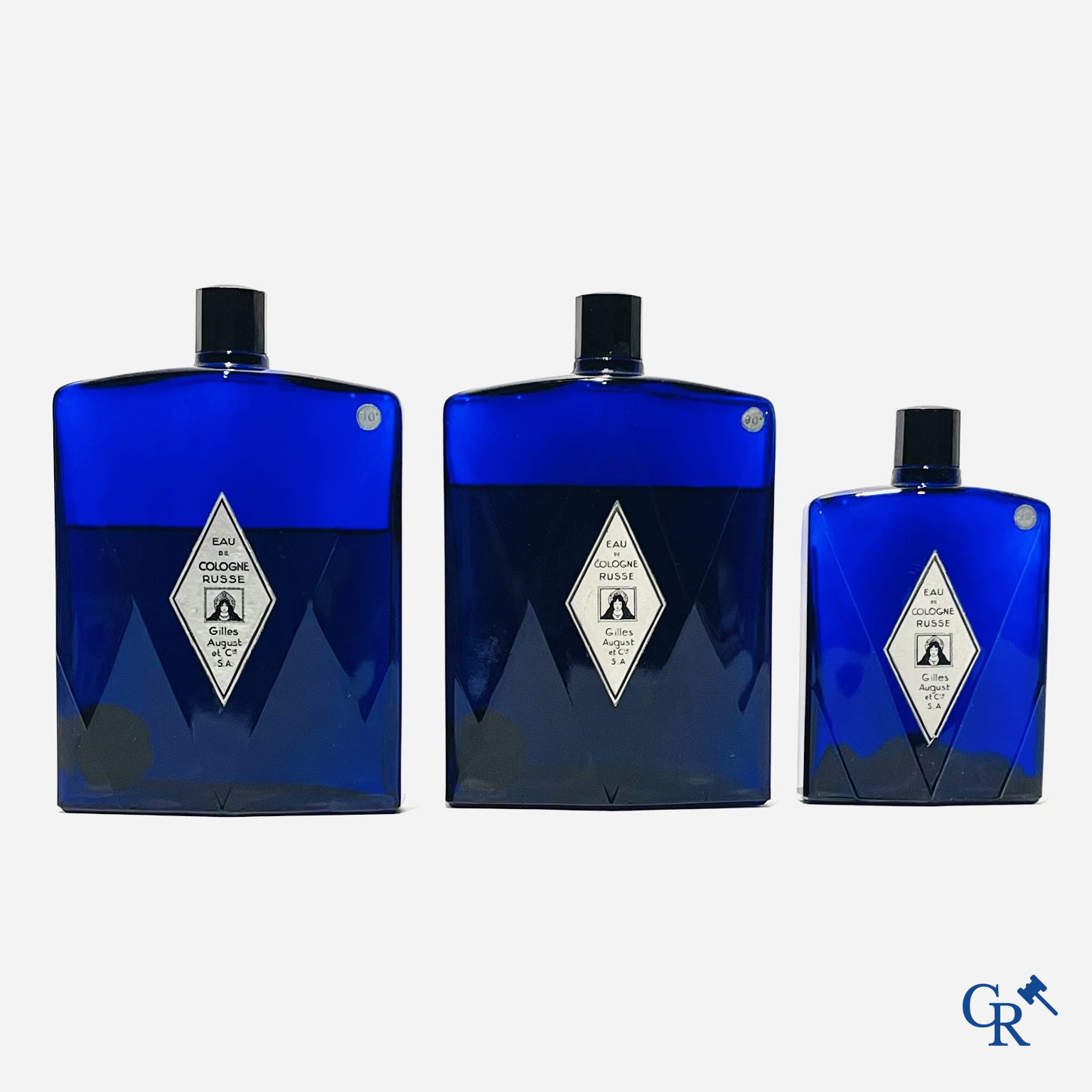 Art Deco. 3 saffier blauwe Eau de Cologne flessen voor Eau de Cologne Russe van Gilles August & Cie. Jaren '40.