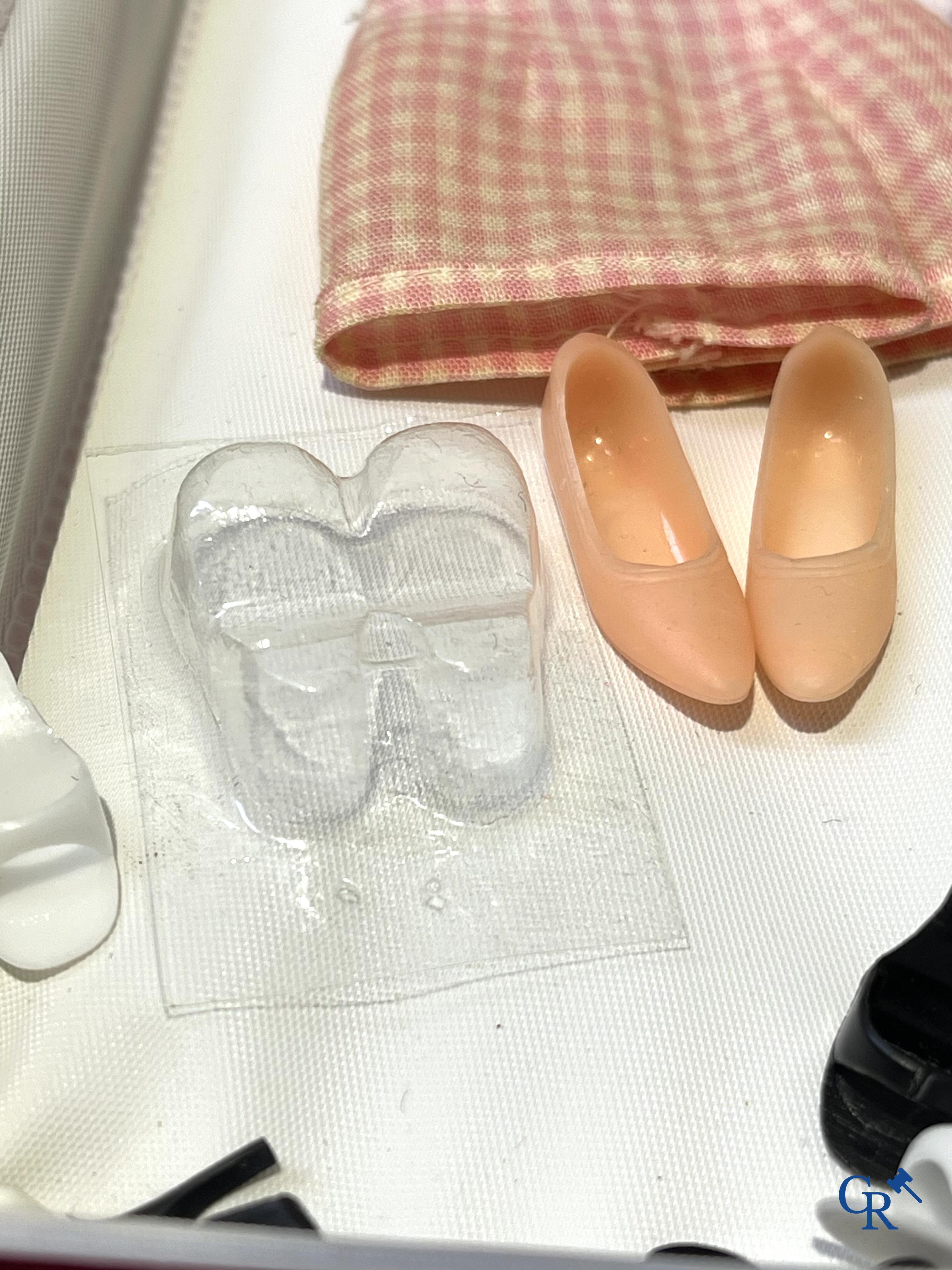 Oud Speelgoed. Mattel, een groot lot poppen en attributen. Barbie, Ricky, Skipper, Ken enz. Jaren '60 en later.