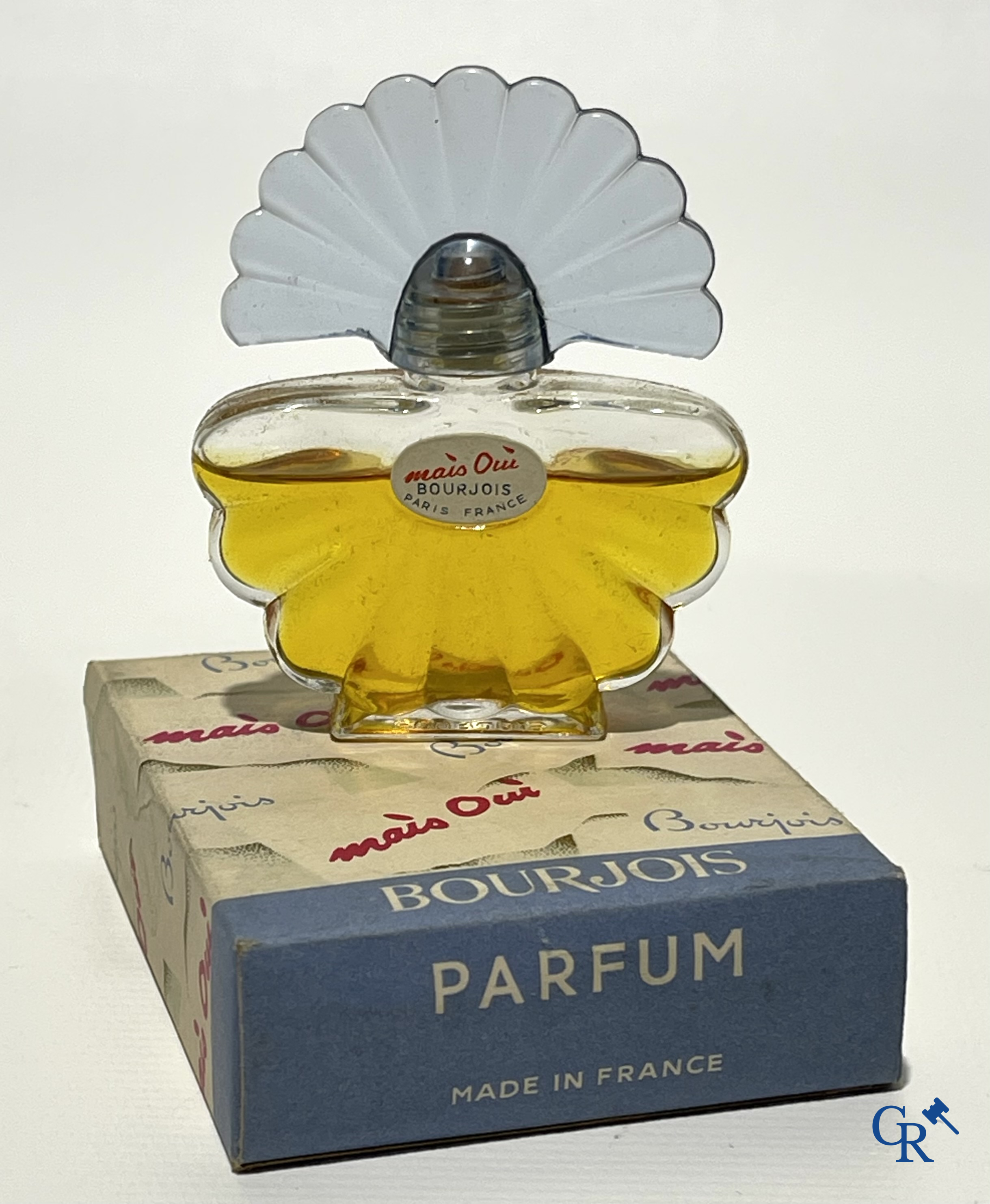 Art deco. Lot van 7 parfumflessen waarvan enkele in de originele doos. Jaren '30 tot '50. Bourjois en Roger & Gallet.