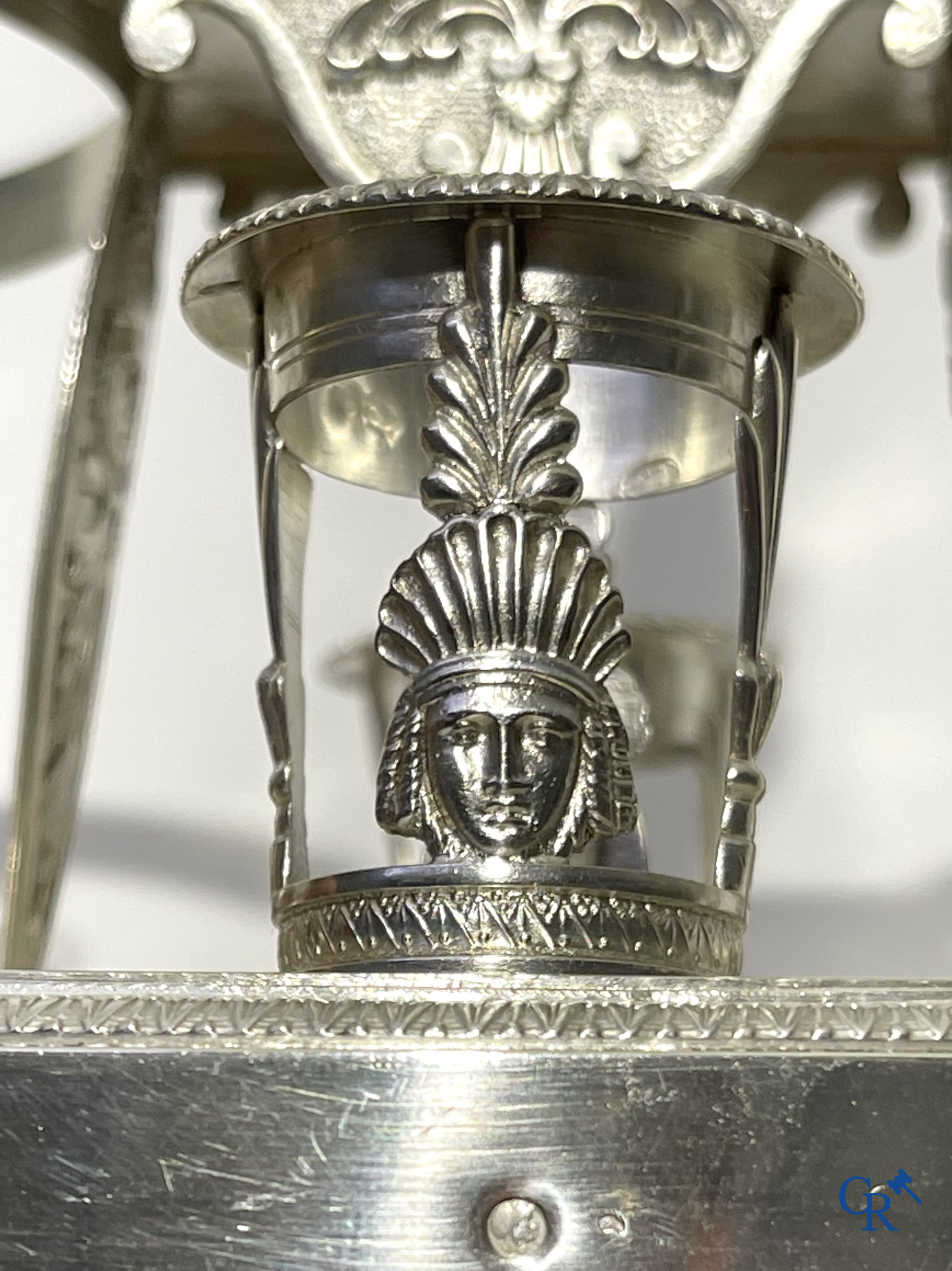 Tafelstandaard voor olie en azijn. Zilver, 1ste gehalte. Zilversmid veuve Clément Poirier. Frankrijk, empire periode.