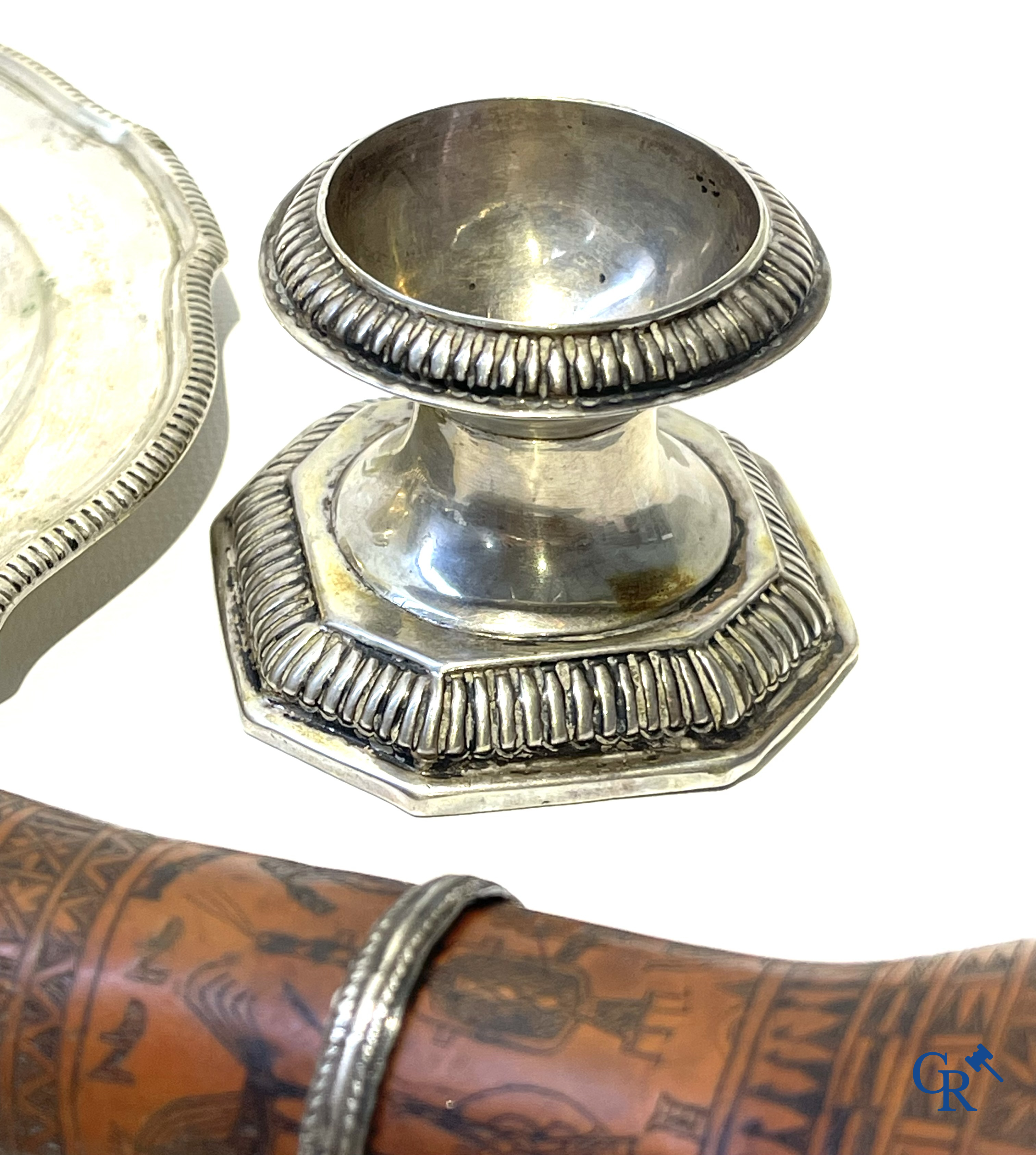 Lot met diverse vitrineobjecten in zilver en andere. Diverse keurmerken waaronder Delheid, Victor Boivin enz. 19e eeuw.