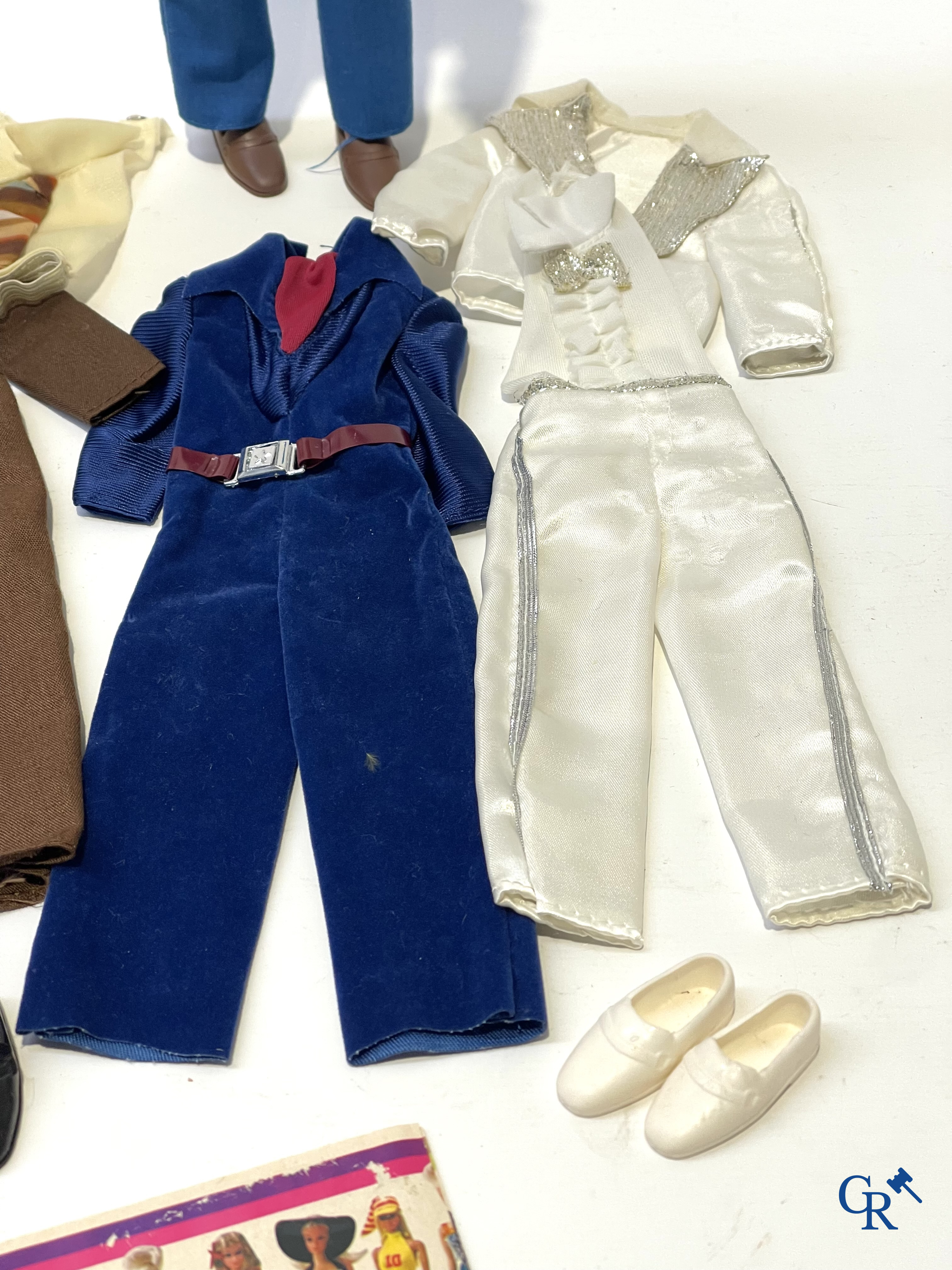 Oud Speelgoed. Mattel, een groot lot poppen en attributen. Barbie, Ricky, Skipper, Ken enz. Jaren '60 en later.