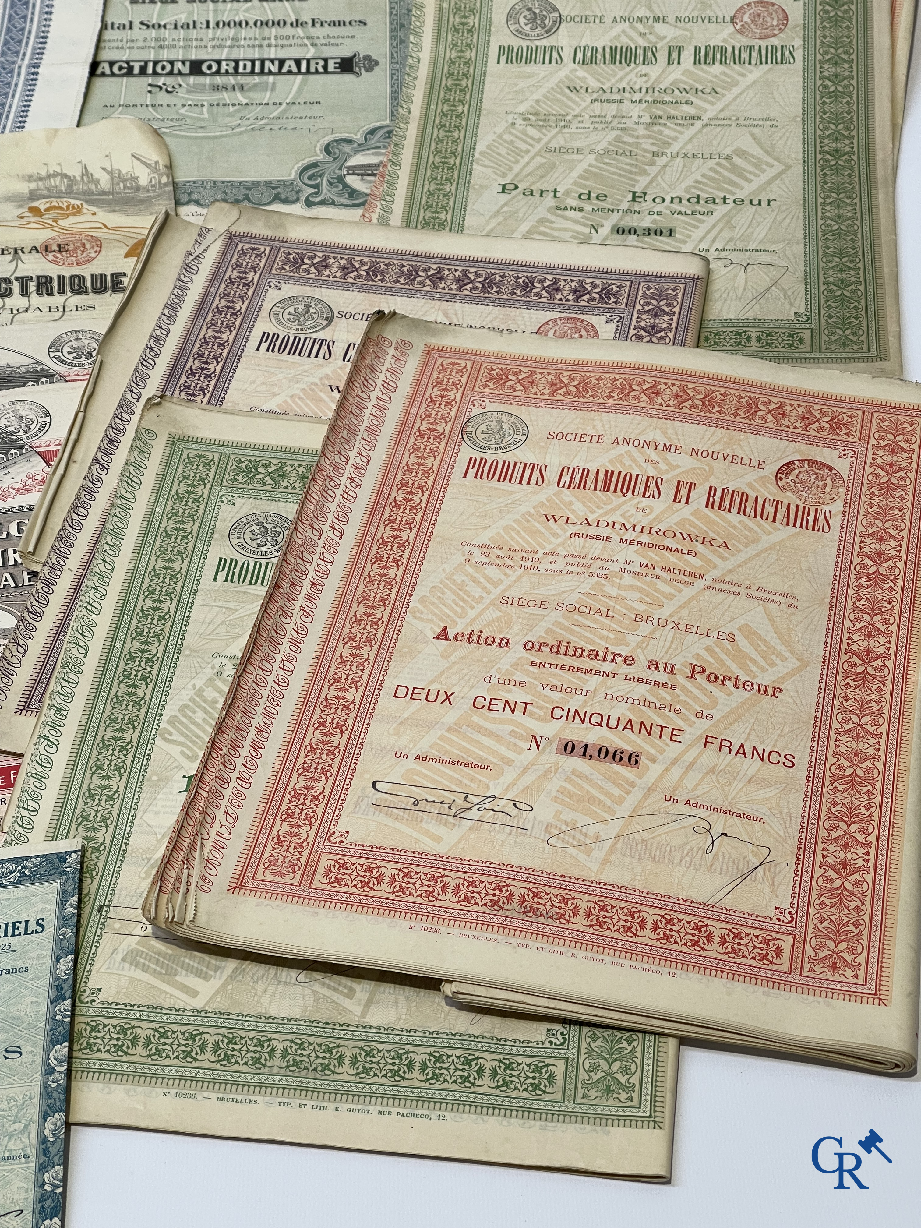 Interessant lot met oude aandelen en waardepapieren.