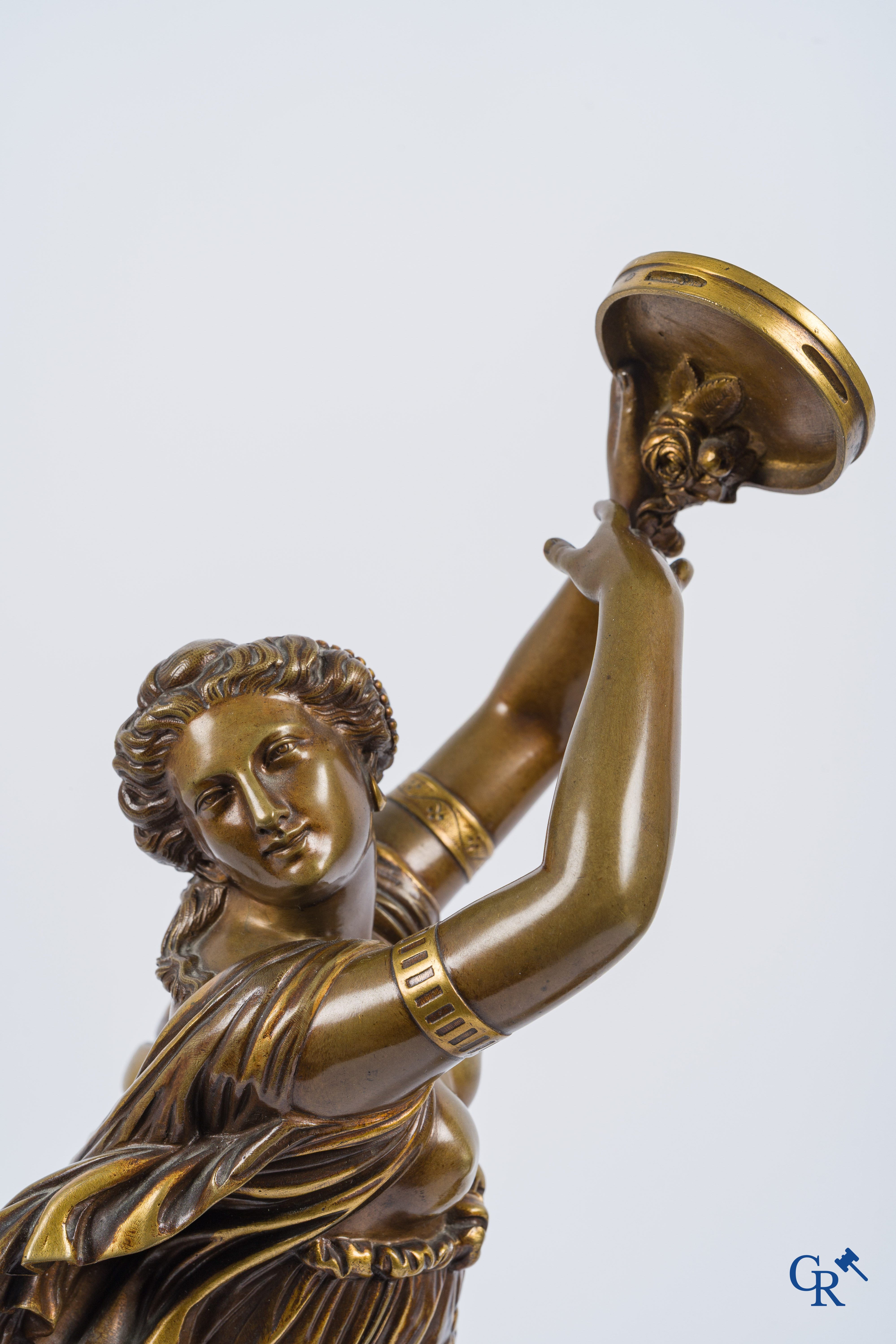 Jean-Baptiste Clésinger & Maison Marnyhac à Paris. Een paar bronzen beelden met bruine en vergulde patina. 19e eeuw.