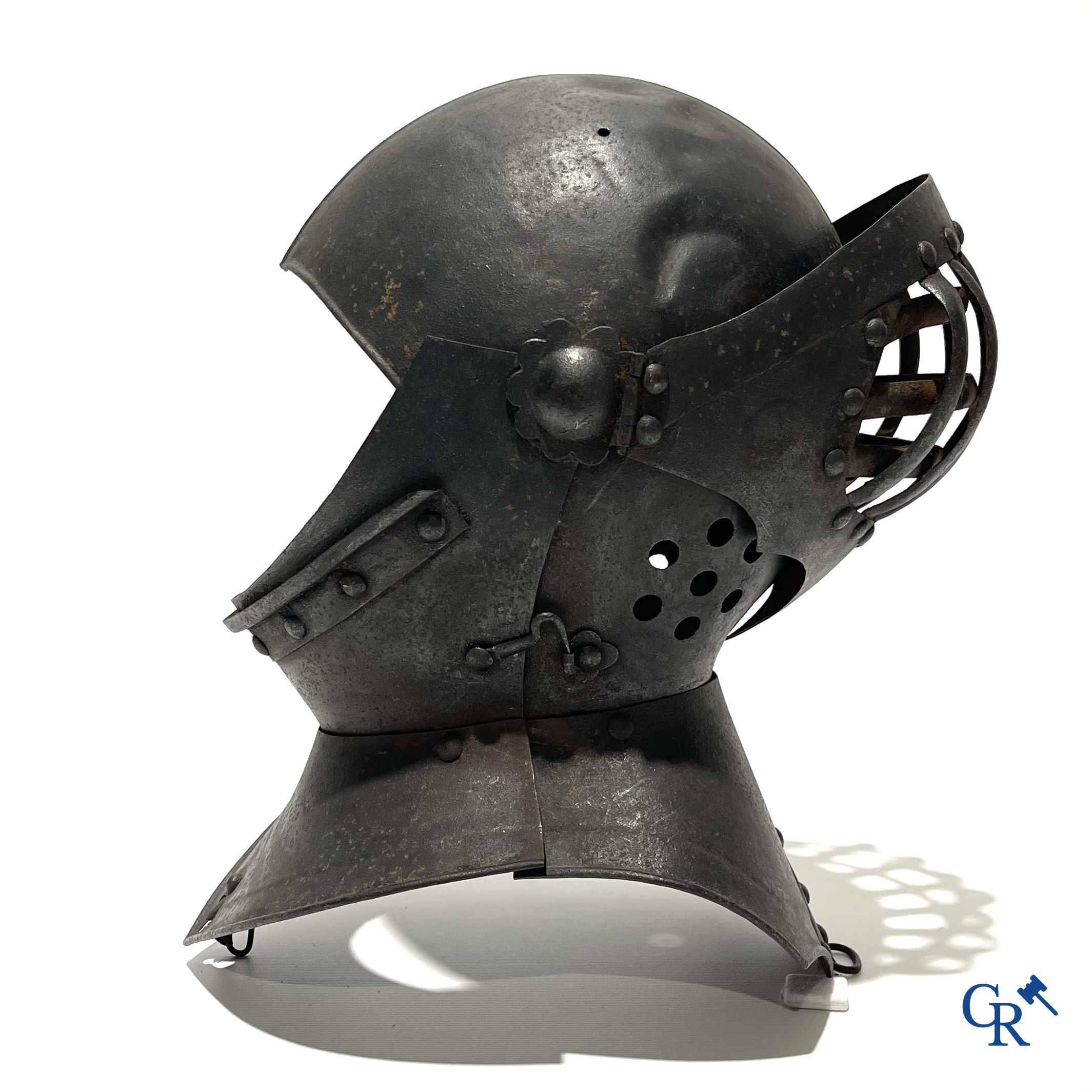 Een Burgonet helm in gesmeed metaal. 19e eeuw of eerder.