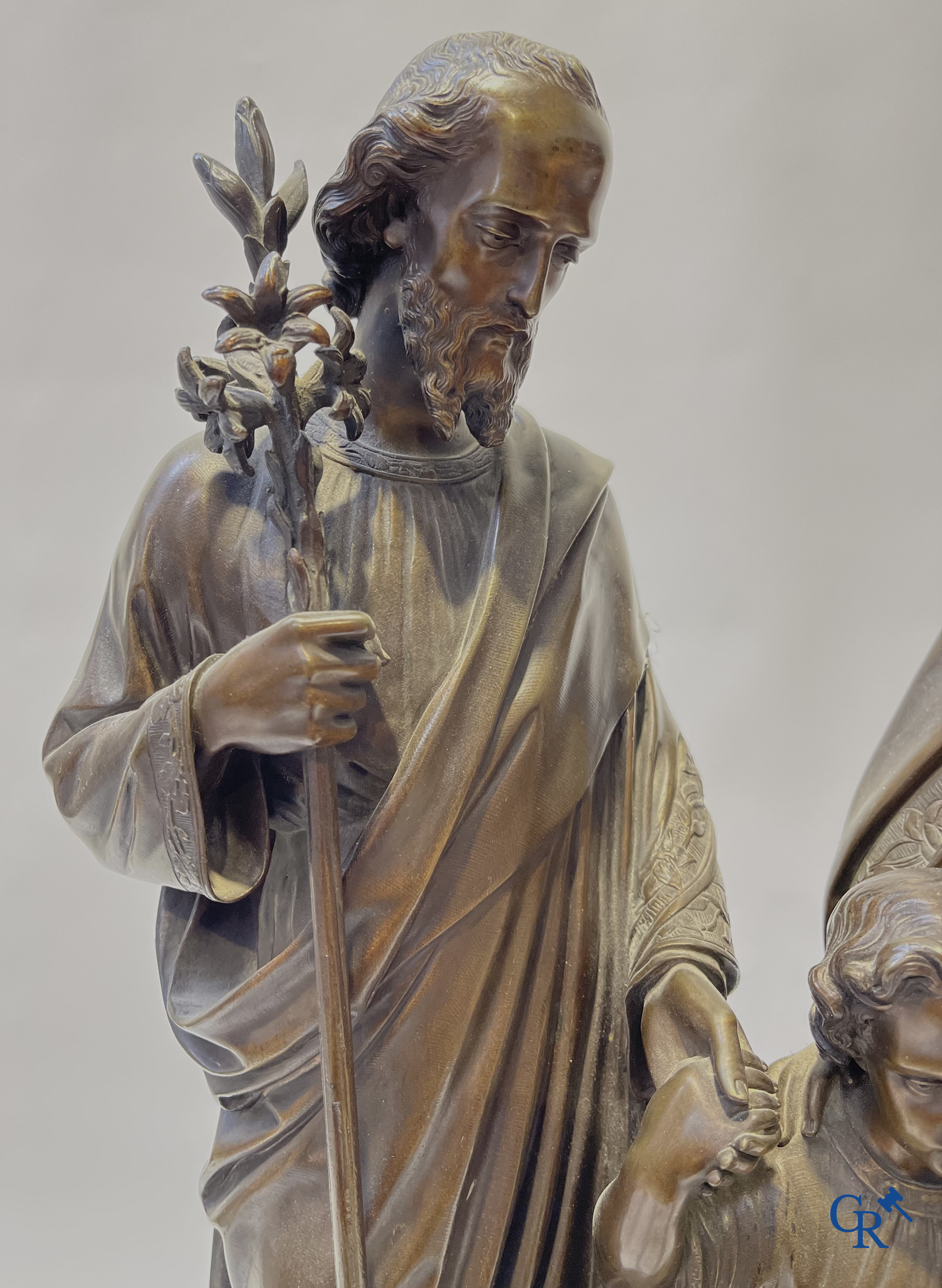 Susse Frères à Paris. Imposante schouwklok in groen geaderde marmer en rijkelijk vergulde bronzen. Napoleon III-periode.