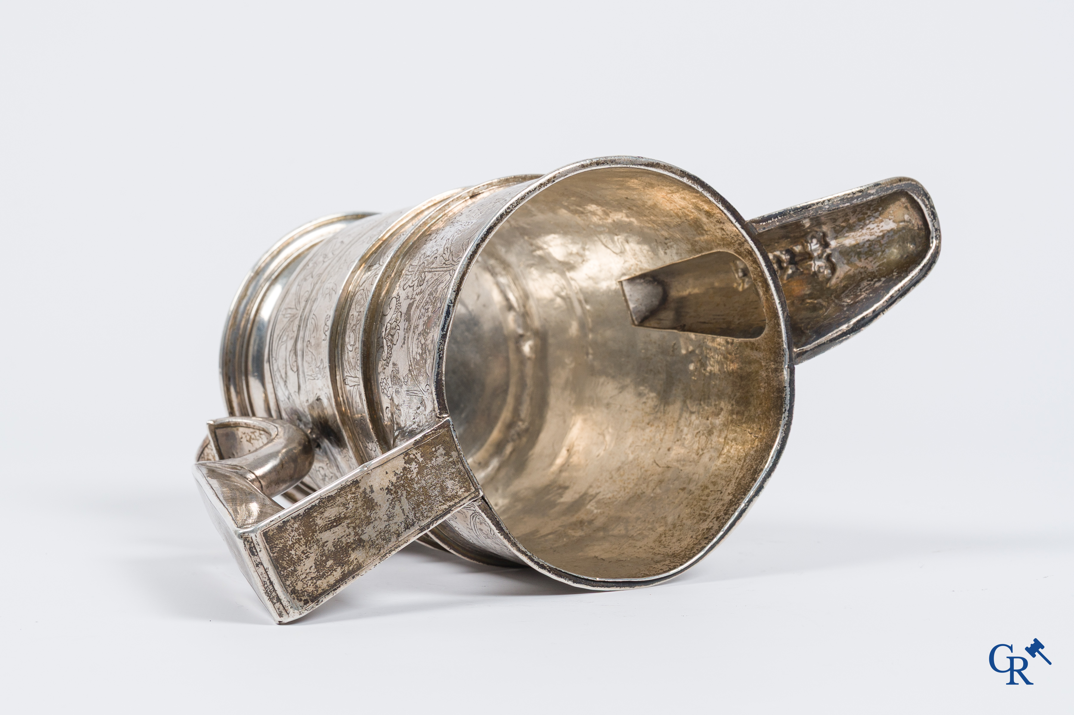Zilver. Zeldzame en grote zilveren Renaissance schenkkan, Jarro de Pico. Spanje, Habsburgse periode. Circa 1580-1600.