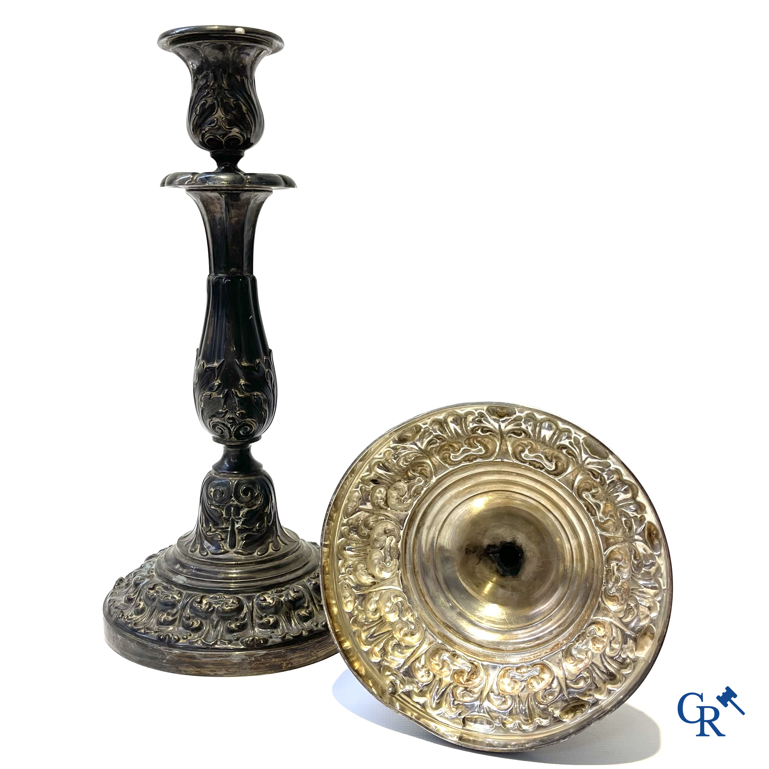 Zilver. Veyrat à Paris. Paar grote kandelaars in zilver. 1ste gehalte. Initialen AP op de voet. Frankrijk 19e eeuw.