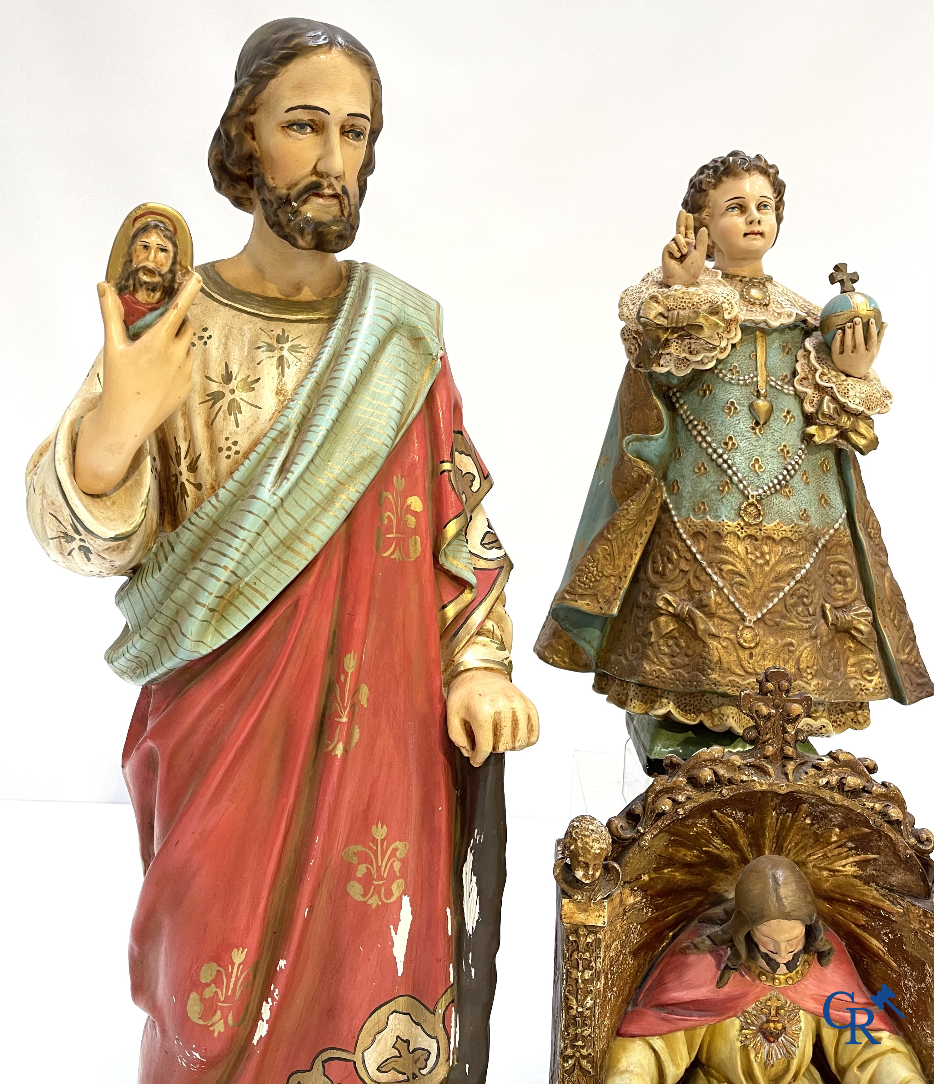 Religieuze objecten. 4 plaaster heiligbeelden. St. Judas, getroonde Christus, Nicolaas van Myra, Jezus van Praag.