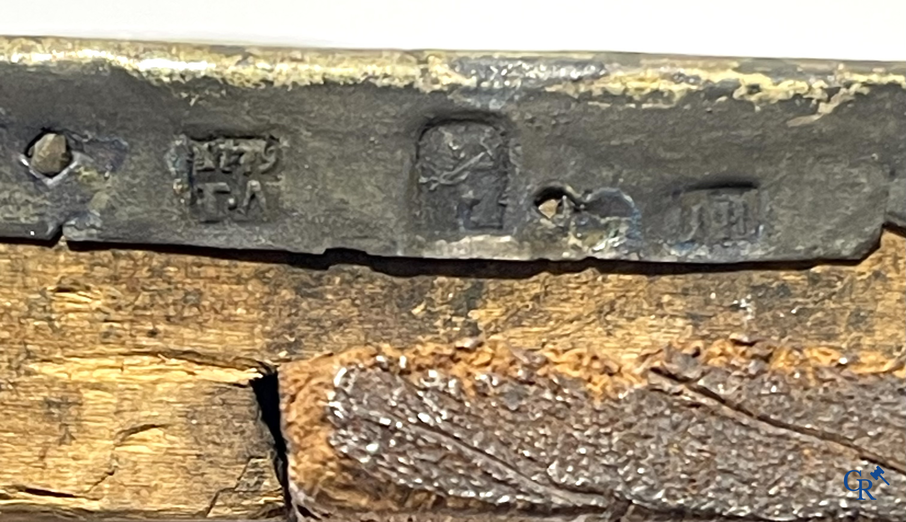 2 Russische ikonen. Ikoon met zilver oklad, meerdere keurmerken en een ikoon met Saint Seraphim of Sarov. 19e.