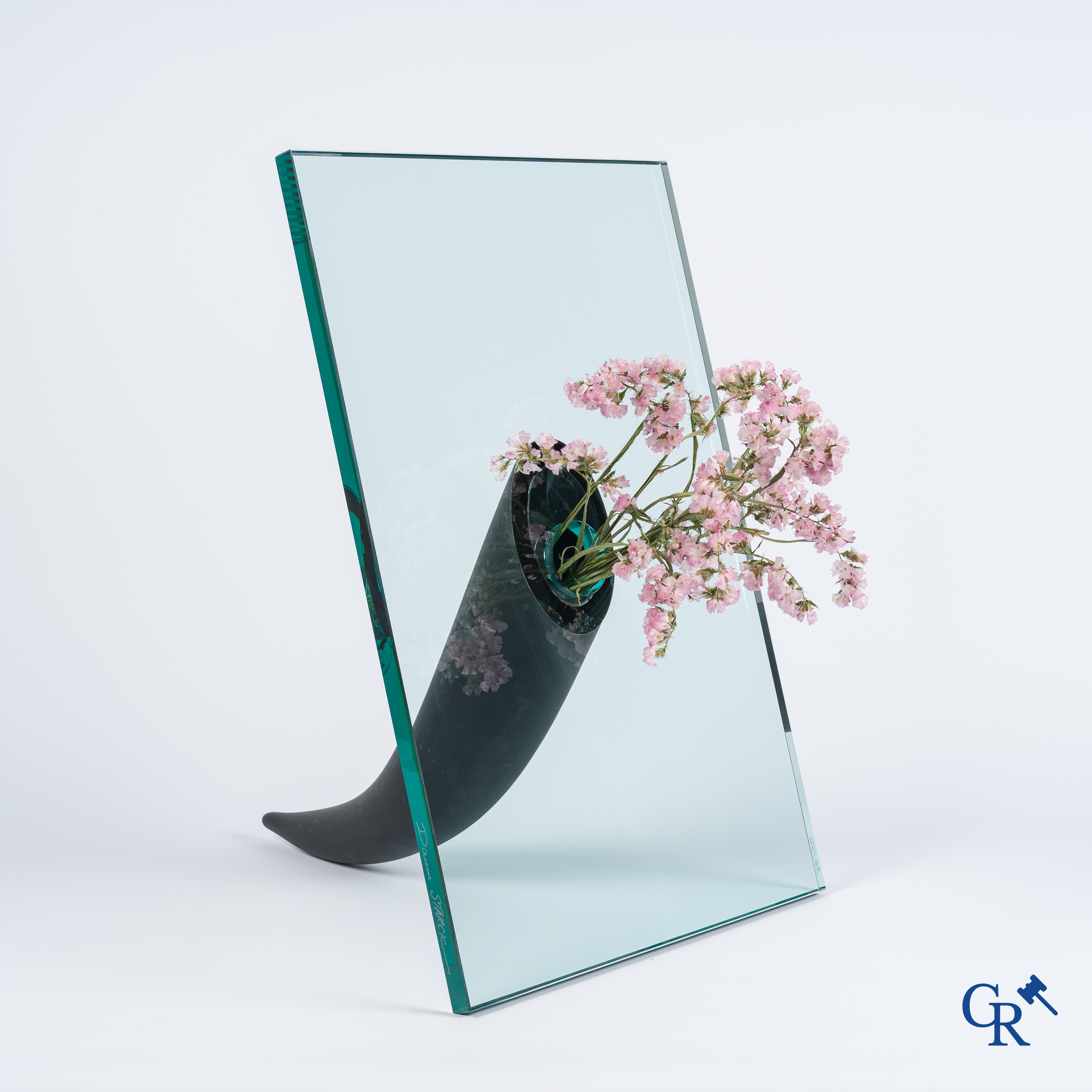 Philippe Starck (1949) en Daum. Een gesigneerde en genummerde vaas "Une étrangeté sous un mur" Ontwerp uit 1988.