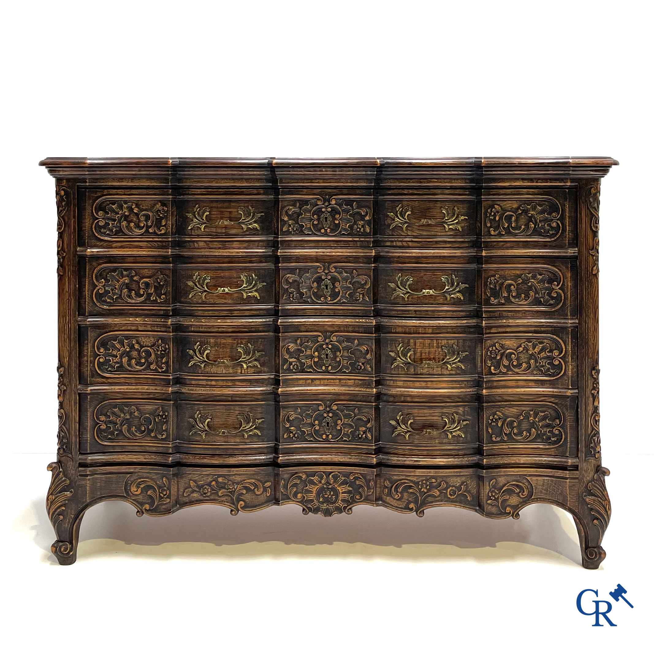 Mooie eikenhouten gesculpteerde commode met 4 laden in LXV-stijl.