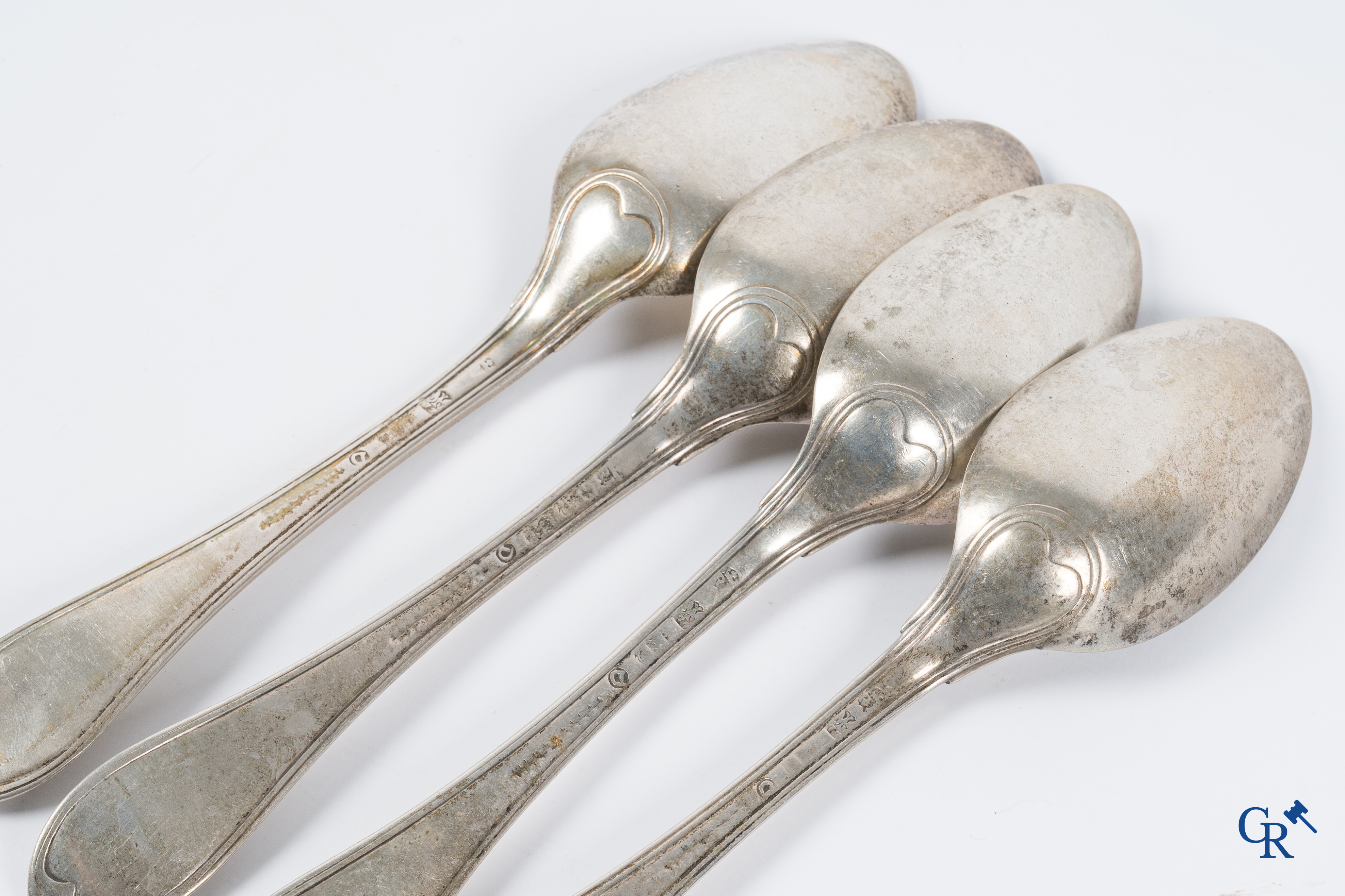 Zilver. Luik, Remy-Joseph Renier. Lot bestaande uit 6 vorken en 4 lepels. Keurmerken Luik en RR. België, 18e eeuw.