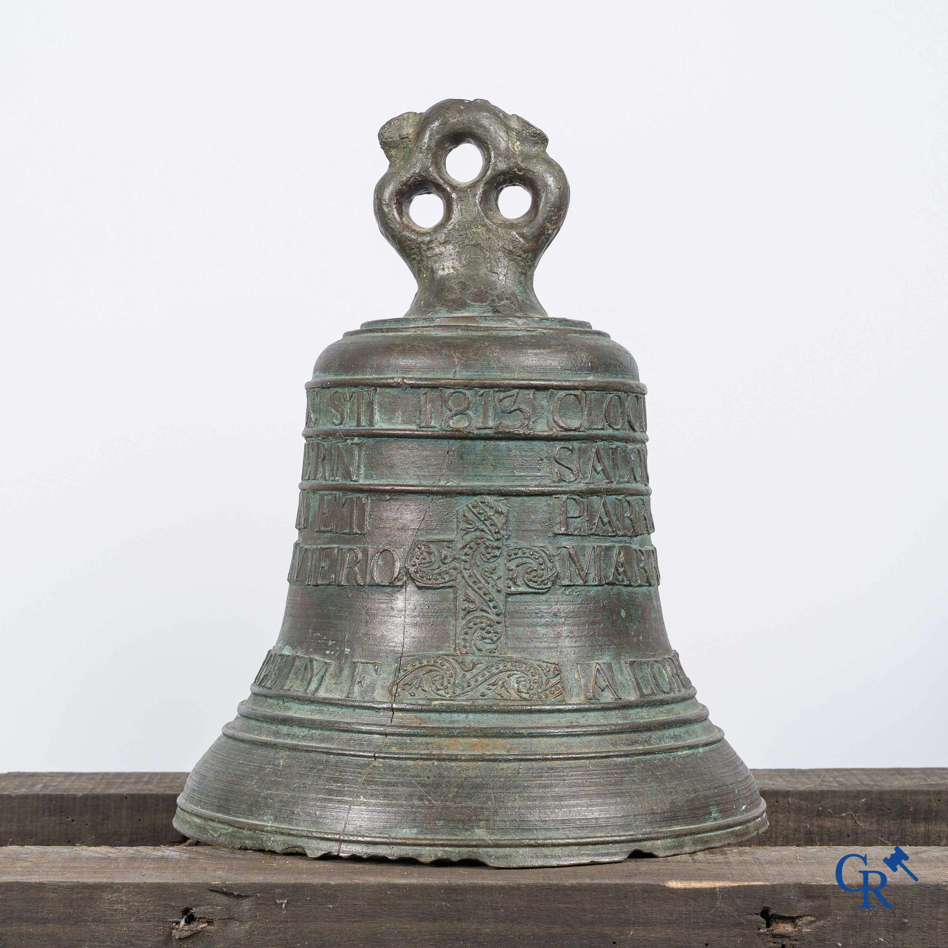 Religieuze objecten. Een antieke kerk kroonklok of bel in brons. Margely F(ondeur) à Lorient. 1813.