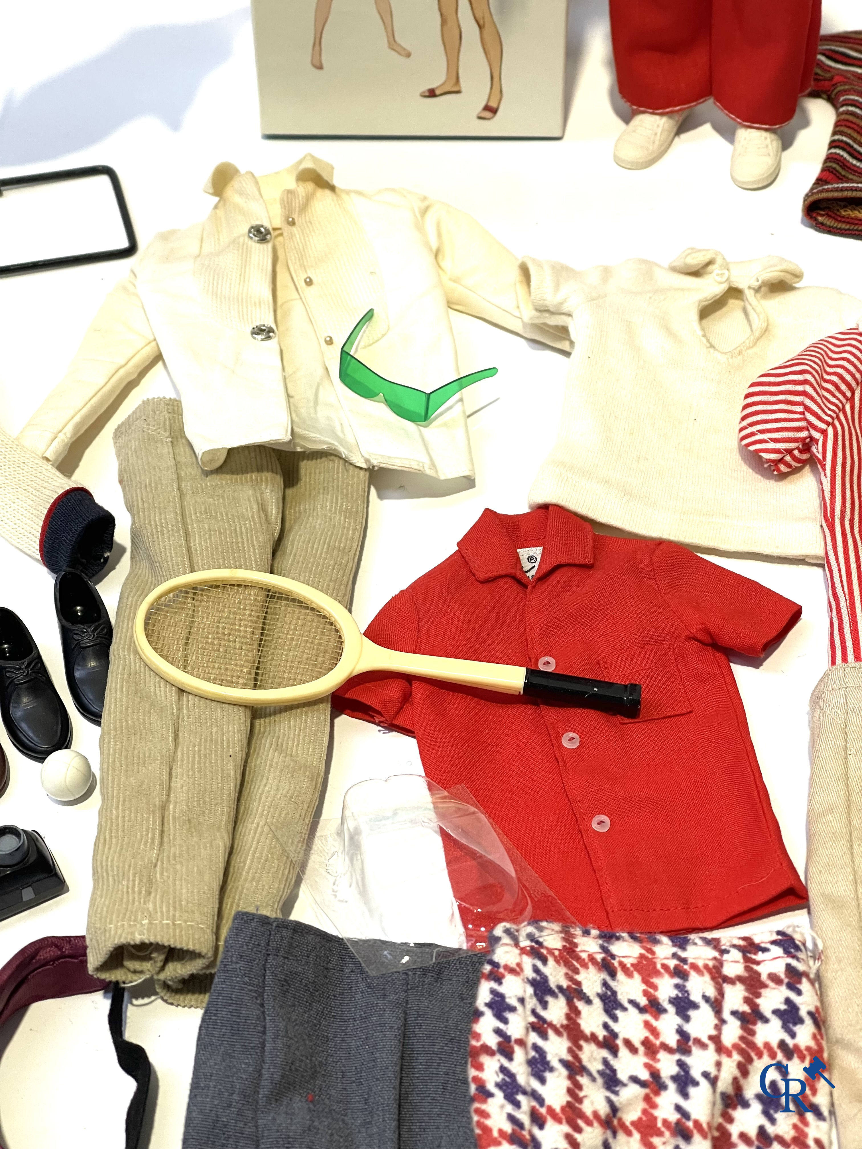 Oud Speelgoed. Mattel, een groot lot poppen en attributen. Barbie, Ricky, Skipper, Ken enz. Jaren '60 en later.