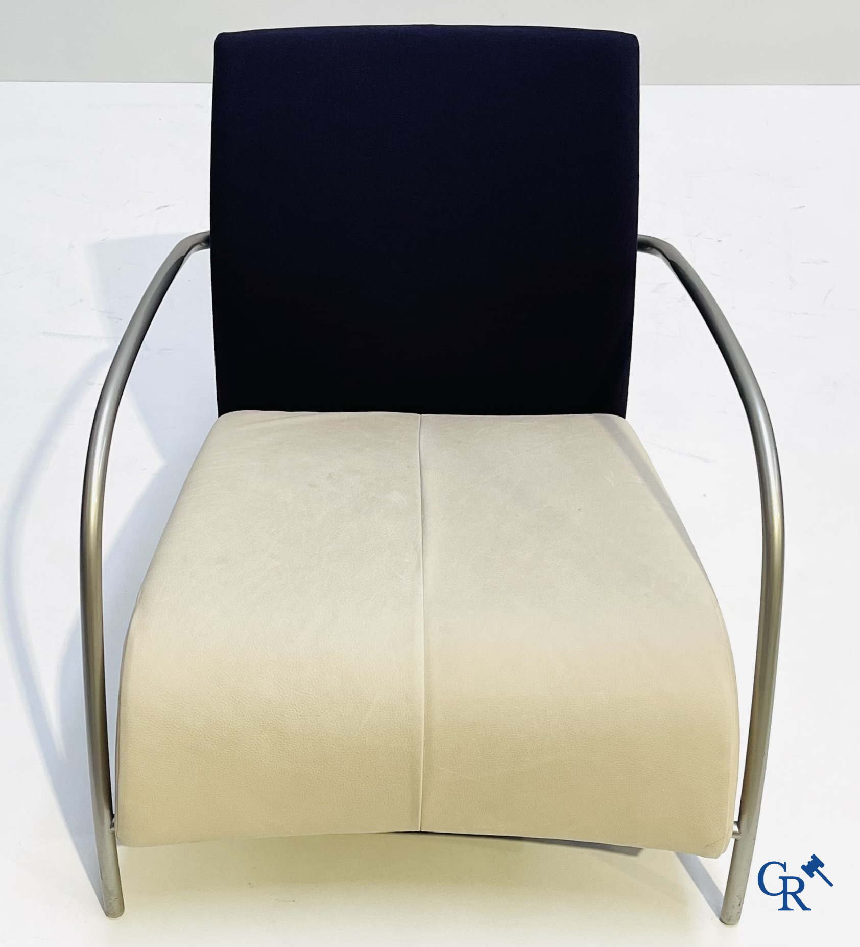 Gijs Papavoine (1949) Een set van 3 Lomas Easy Armchairs in leder en stof. Circa 1990.