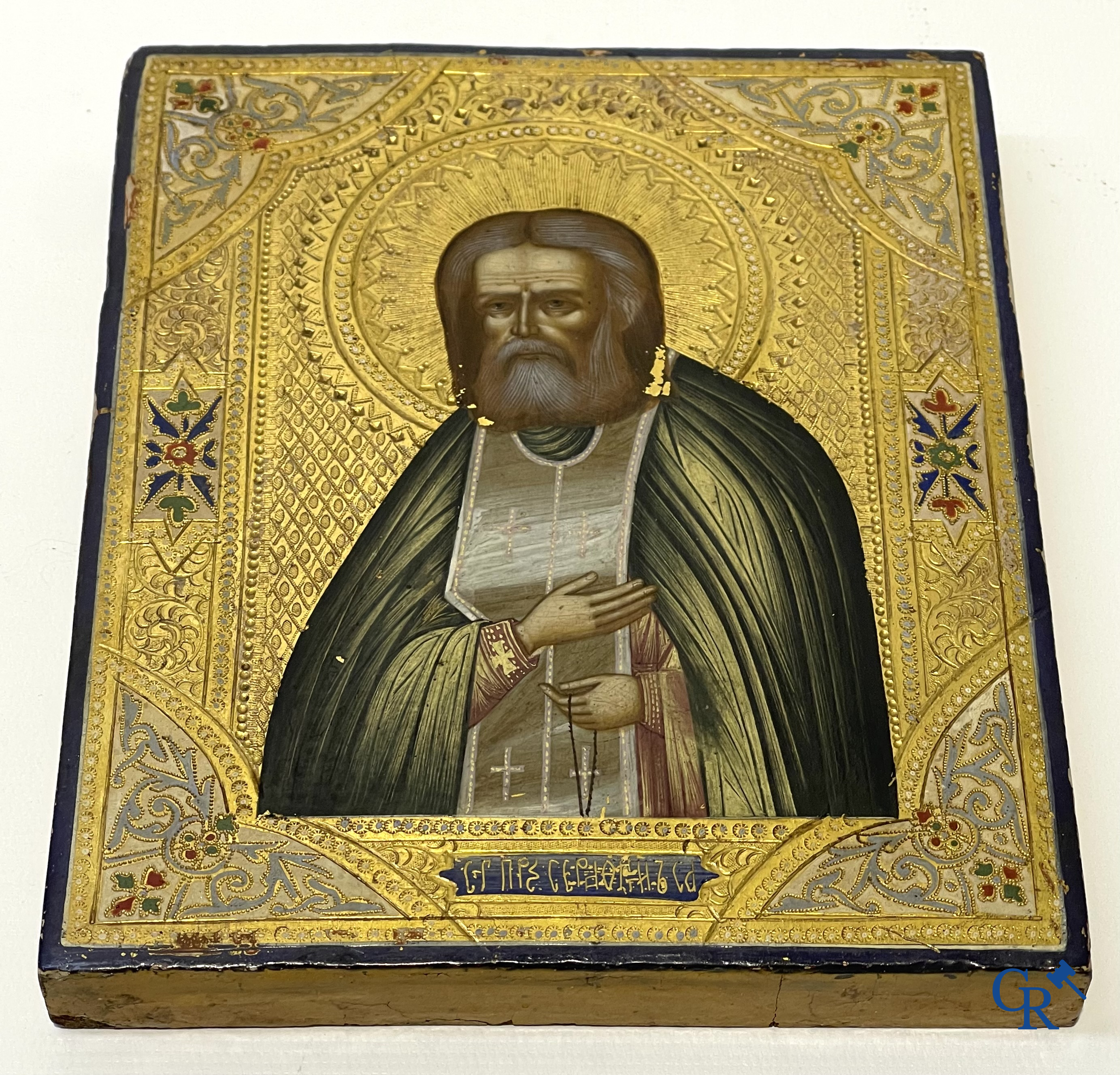 2 Russische ikonen. Ikoon met zilver oklad, meerdere keurmerken en een ikoon met Saint Seraphim of Sarov. 19e.