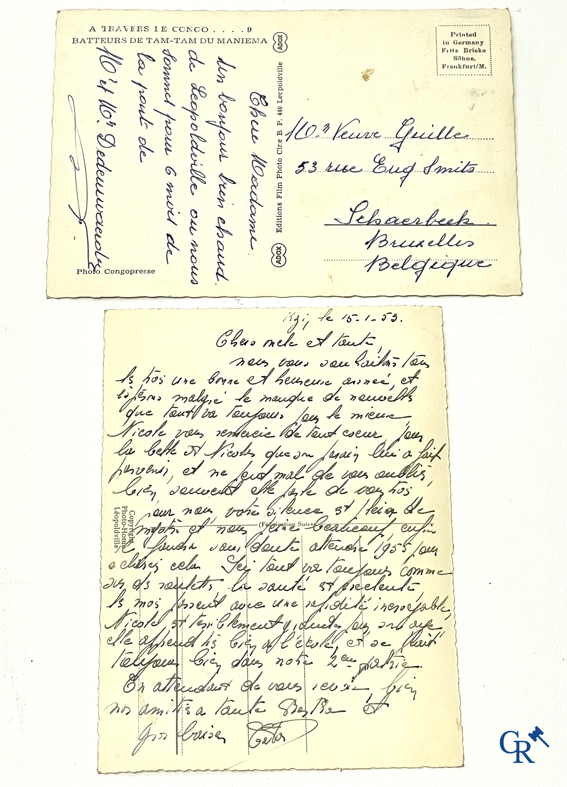 Tribale kunst. Een interessant lot met Afrikaanse wapens, een foto en 2 postkaarten. Messen, dolken, speren en pijlen.