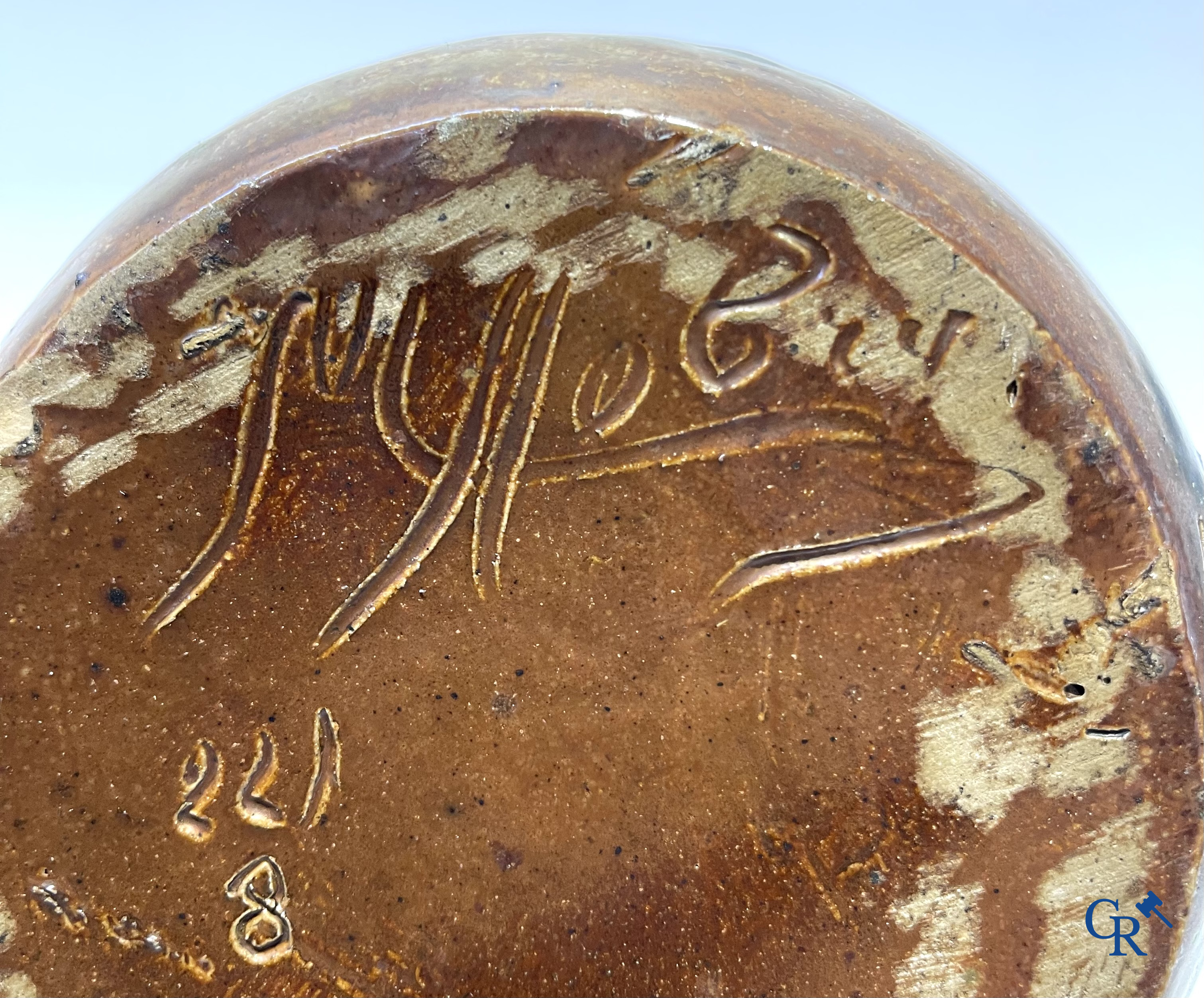 Edgard Aubry. Grote schenkkan in geëmailleerde Grès. Gesigneerd en genummerd.