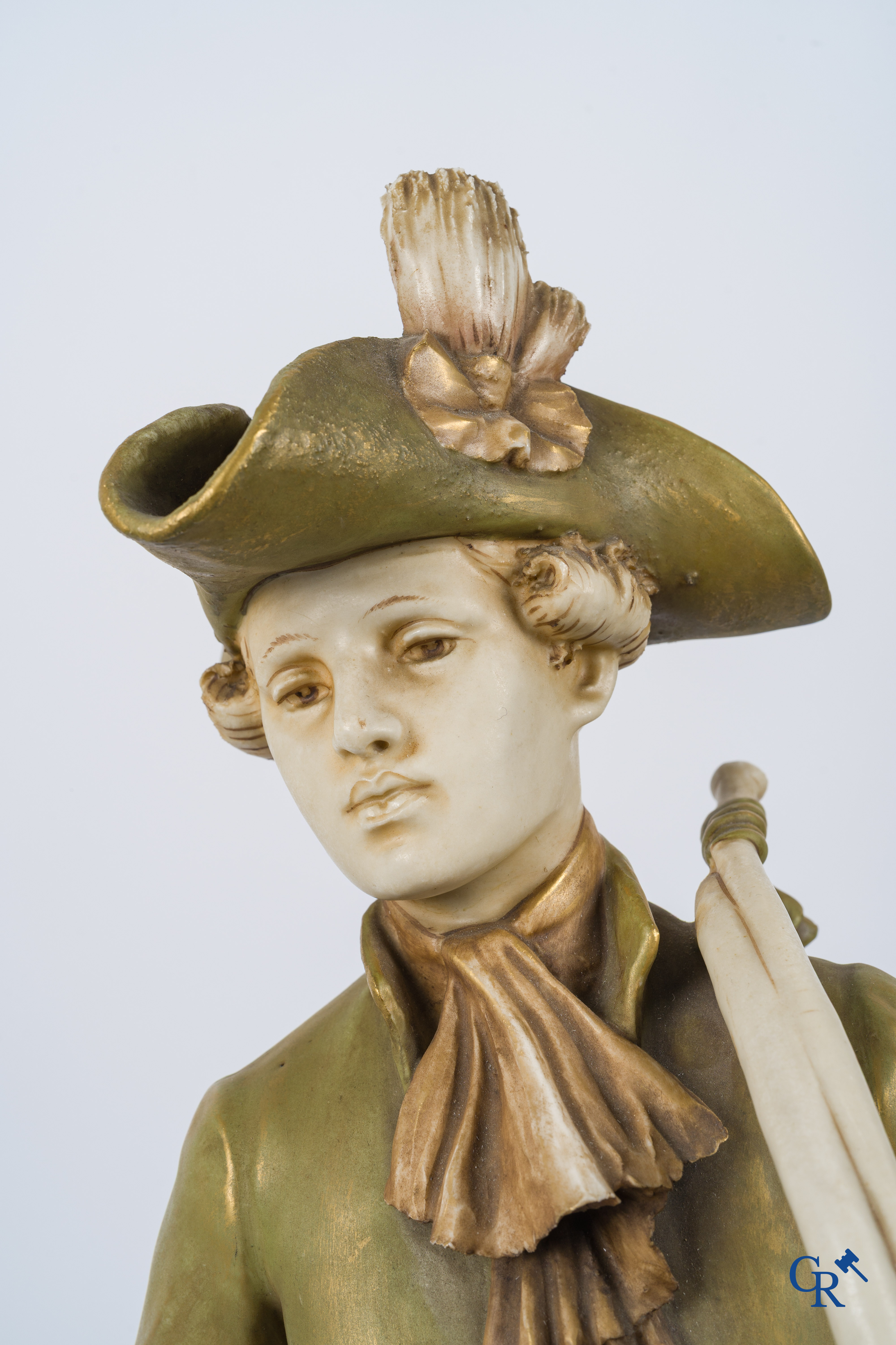 Royal Dux Bohemia. "Piqueur au Relais" Grote polychrome groep naar een model van Hippolyte Moreau en Prosper Lecourtier.