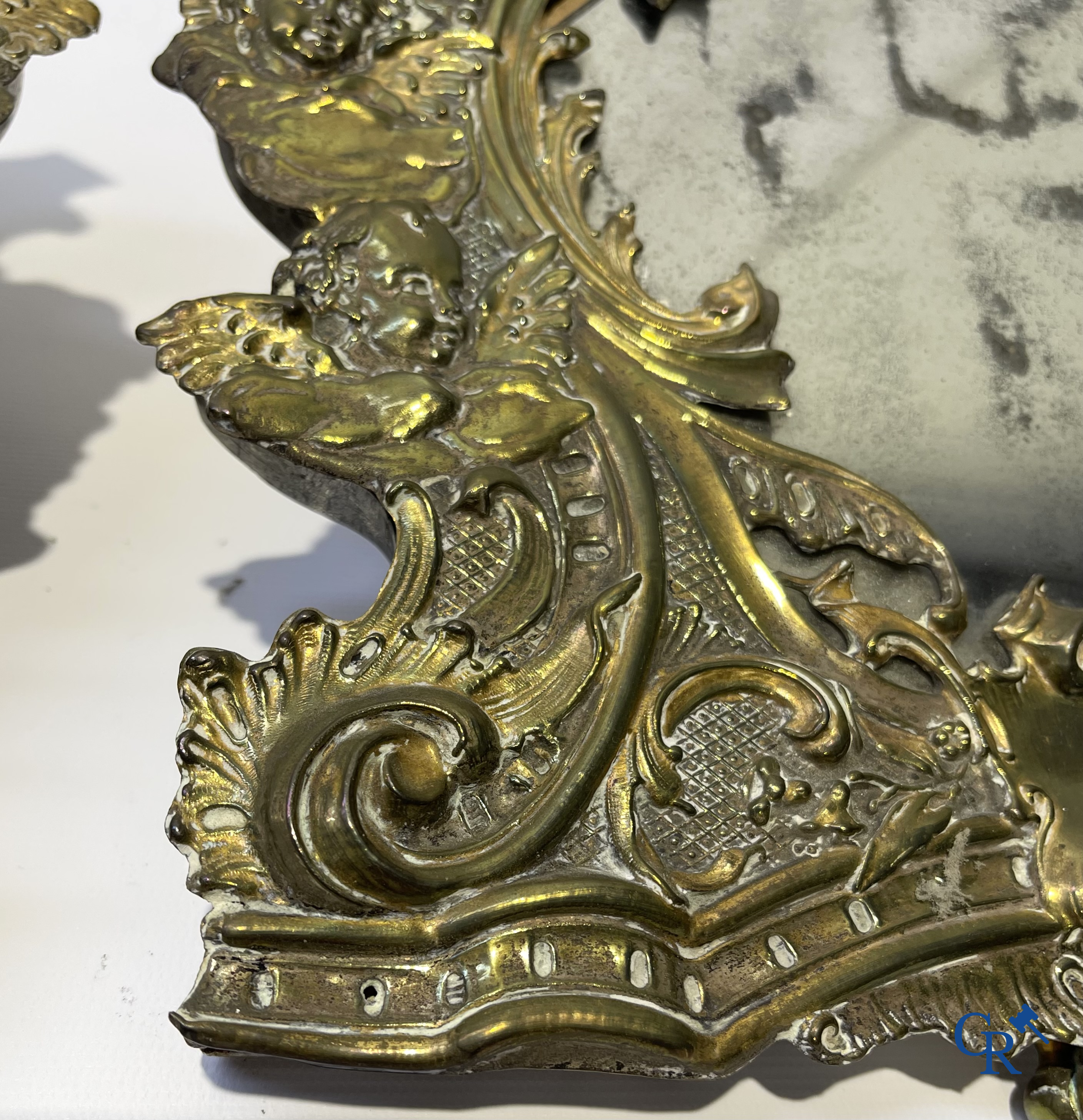 Paar wandlichten met spiegels, koper en bronzen kaarsenhouders. XVIIIe eeuw. Met certificaat uit 1984 van J. Zeberg.