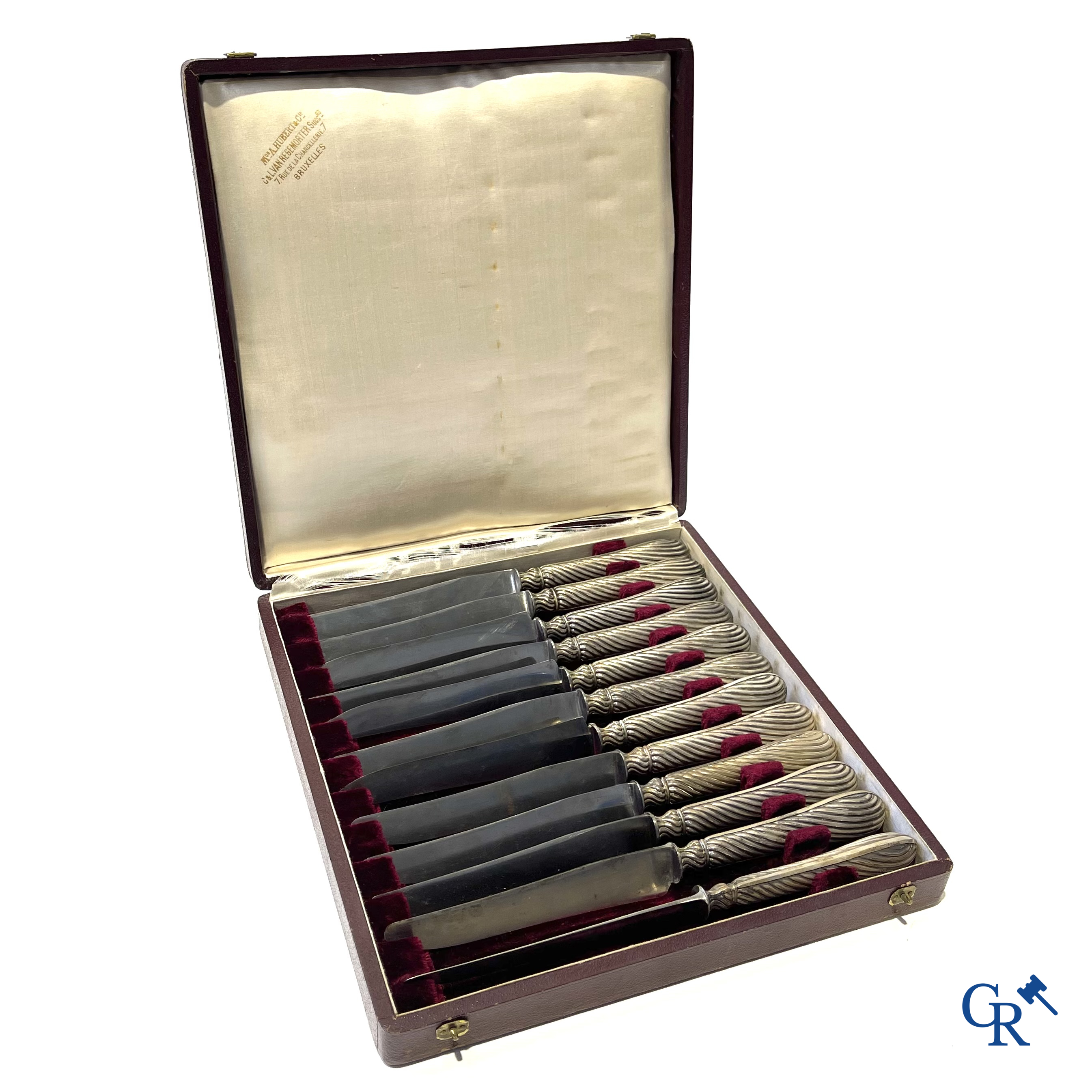 Zilver. Reeks van 12 messen met zilver handvat. originele doos.