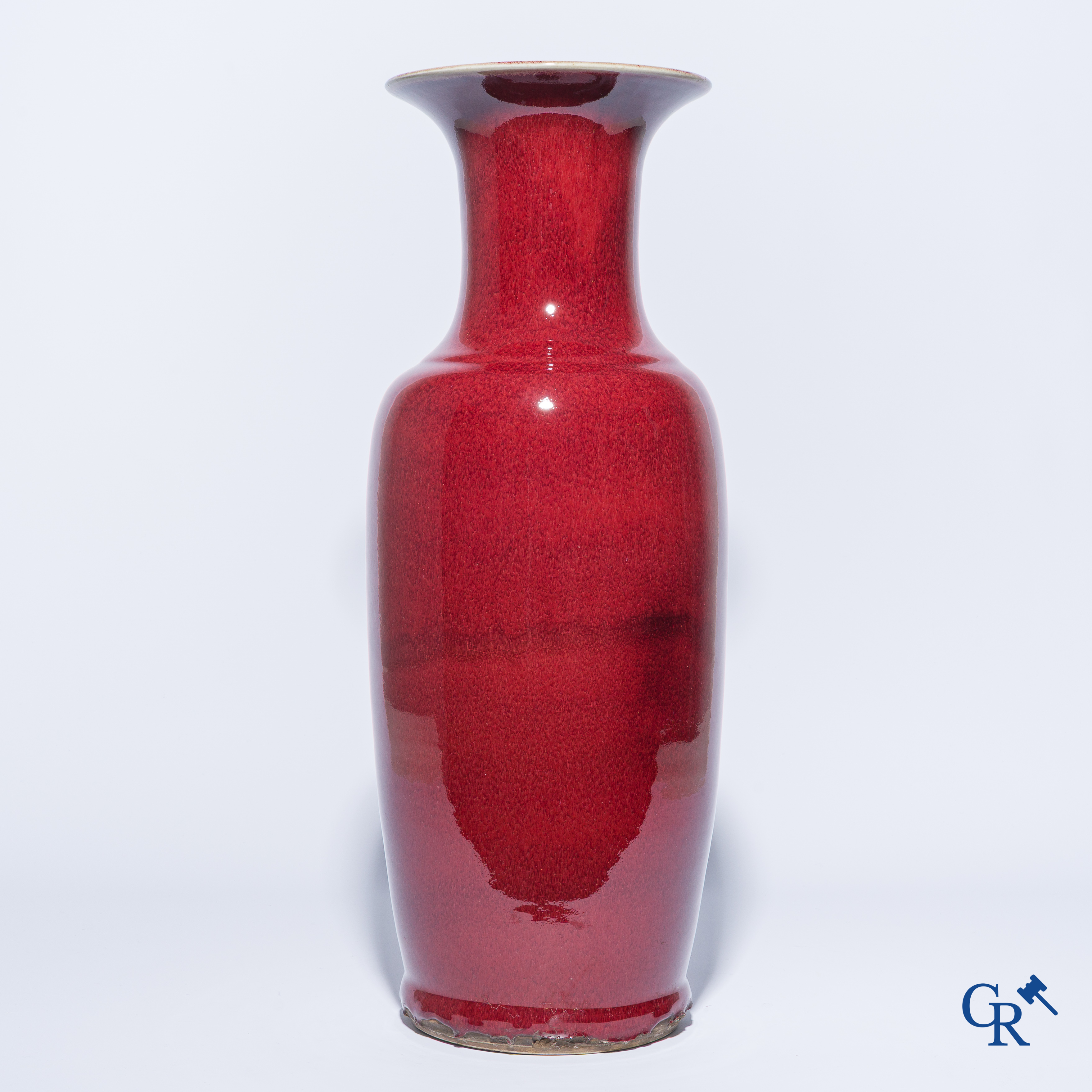 Aziatica. Een grote Chinese Sang de boeuf vaas. 19e eeuw.