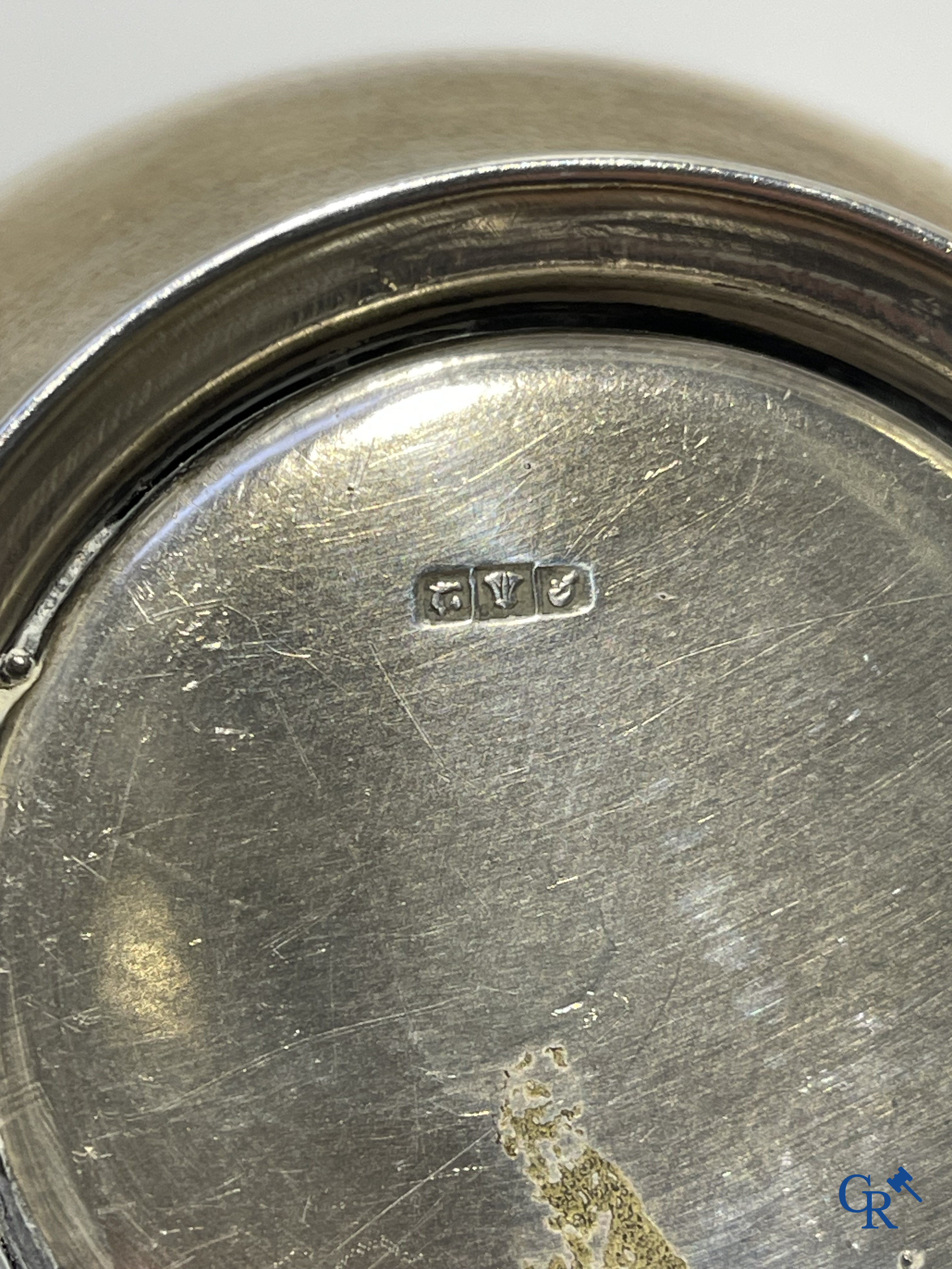 Zilver. 6 vormstukken in zilver, voornamelijk Sterling en een 18e eeuws mes in zilver.