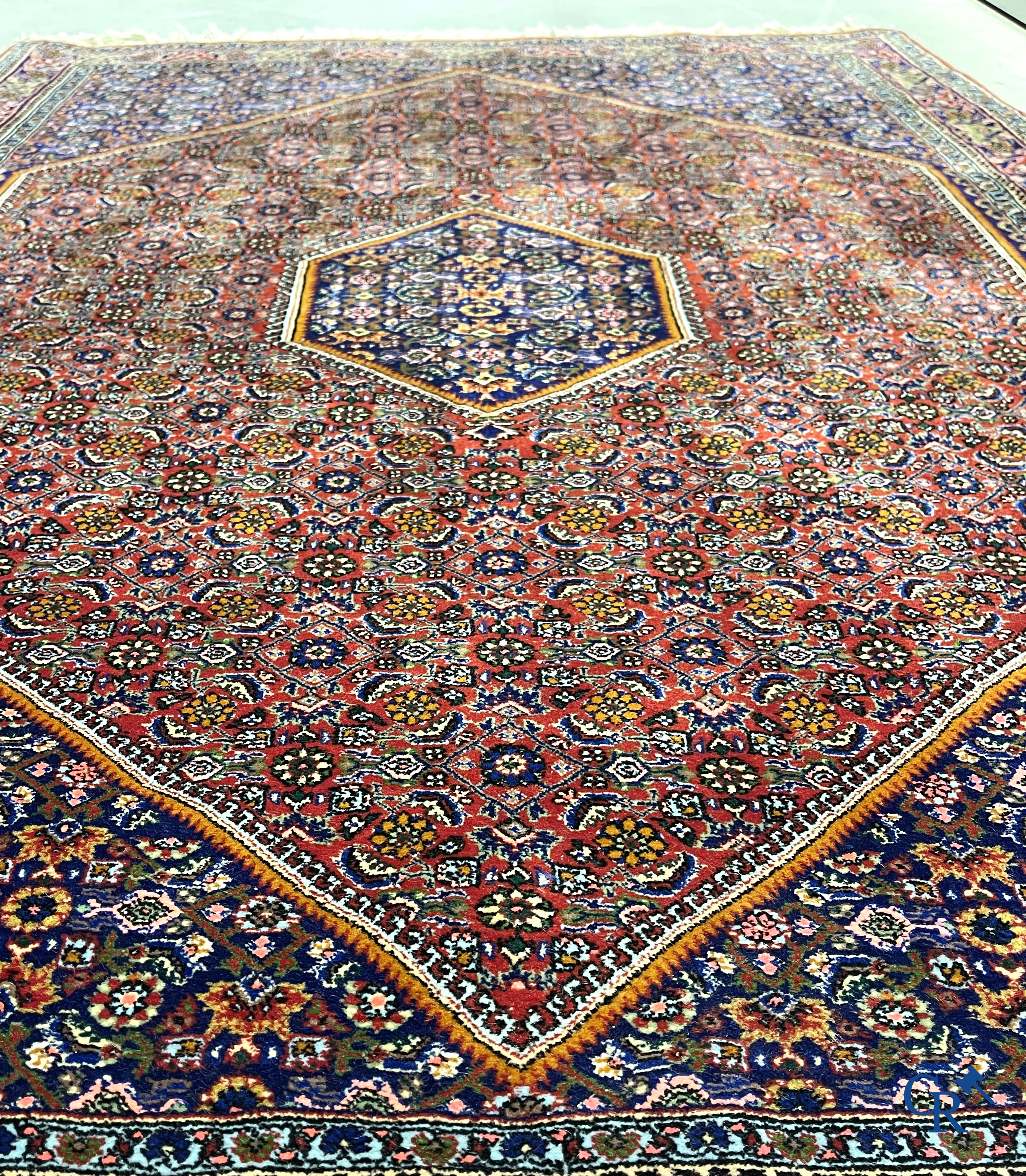 Oosterse tapijten. 2 handgeknoopte tapijten in wol.