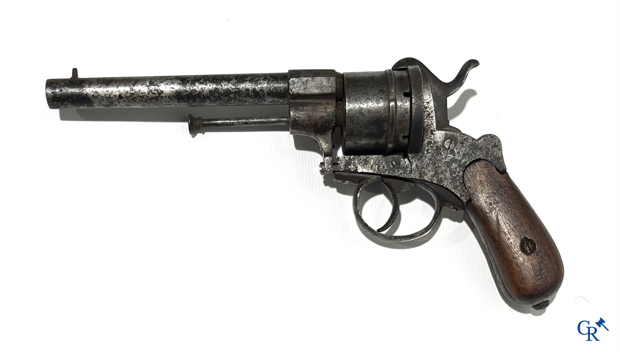 Een kavel van 3 antieke pistolen en een revolver. 19de eeuw.