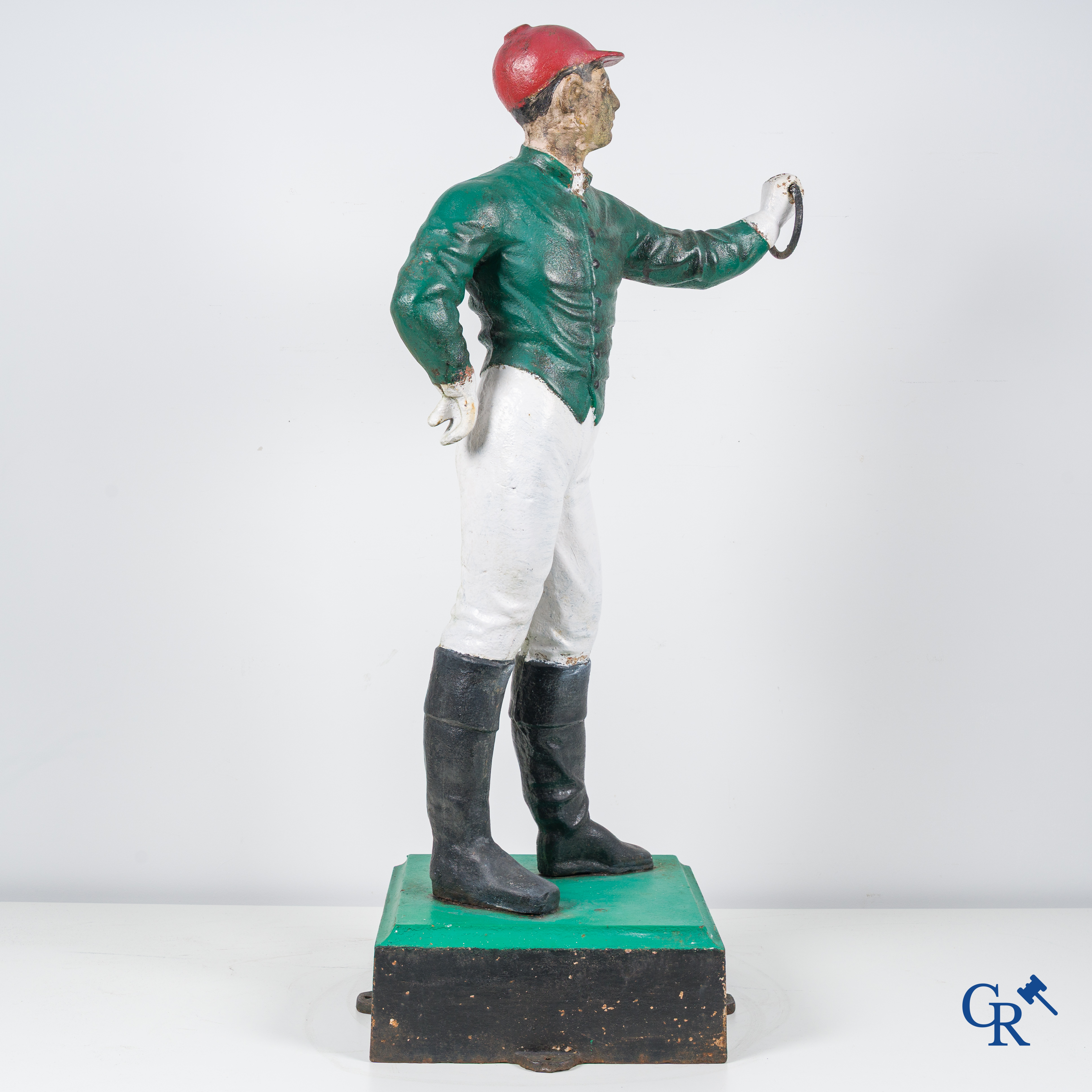 Een groot gietijzer beeld van een Jockey. Circa 1920.