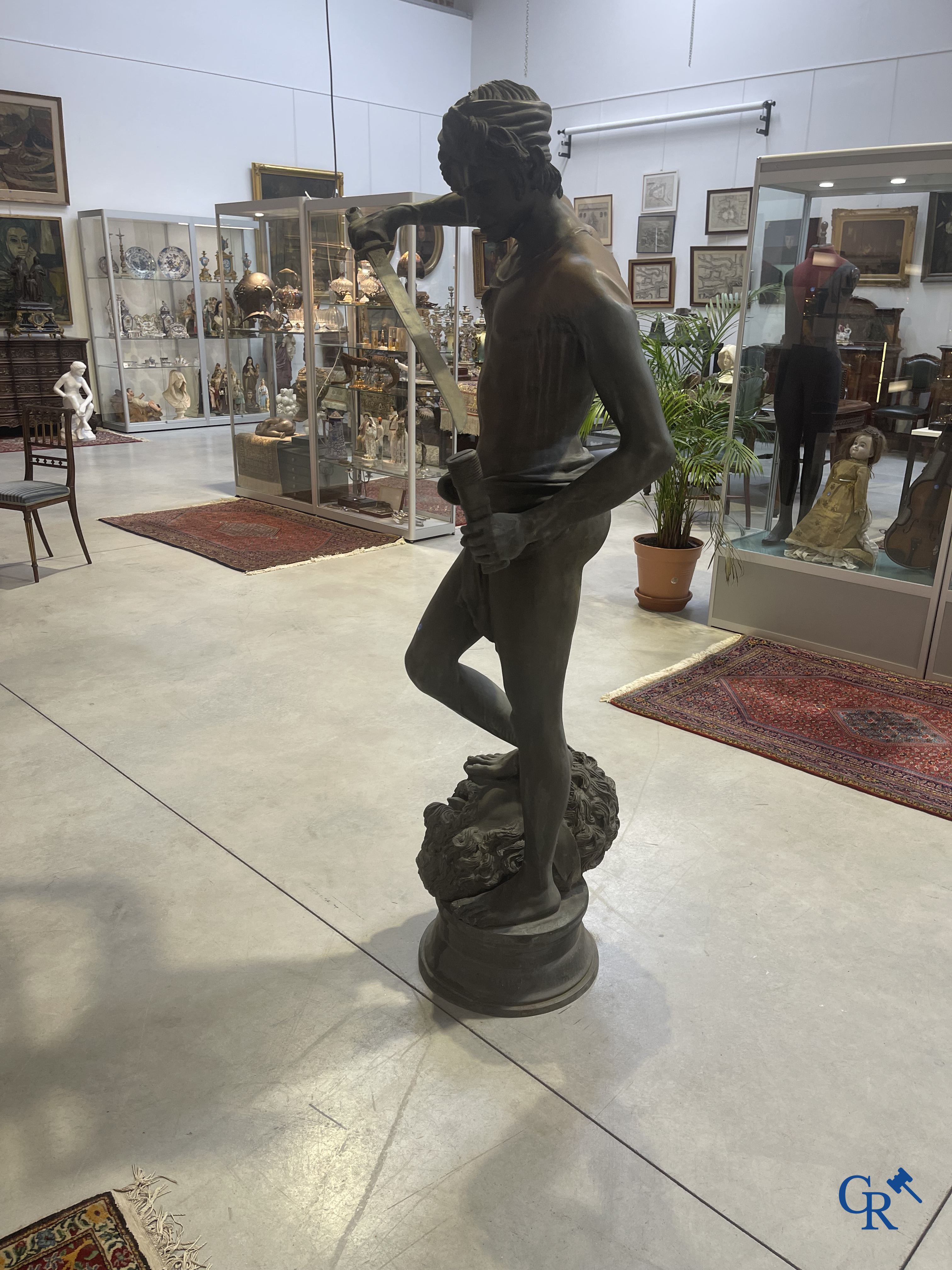 Antonin Mercié (naar) Levensgroot bronzen beeld. David en Goliath. Gesigneerd A. Mercie. 20ste eeuw.