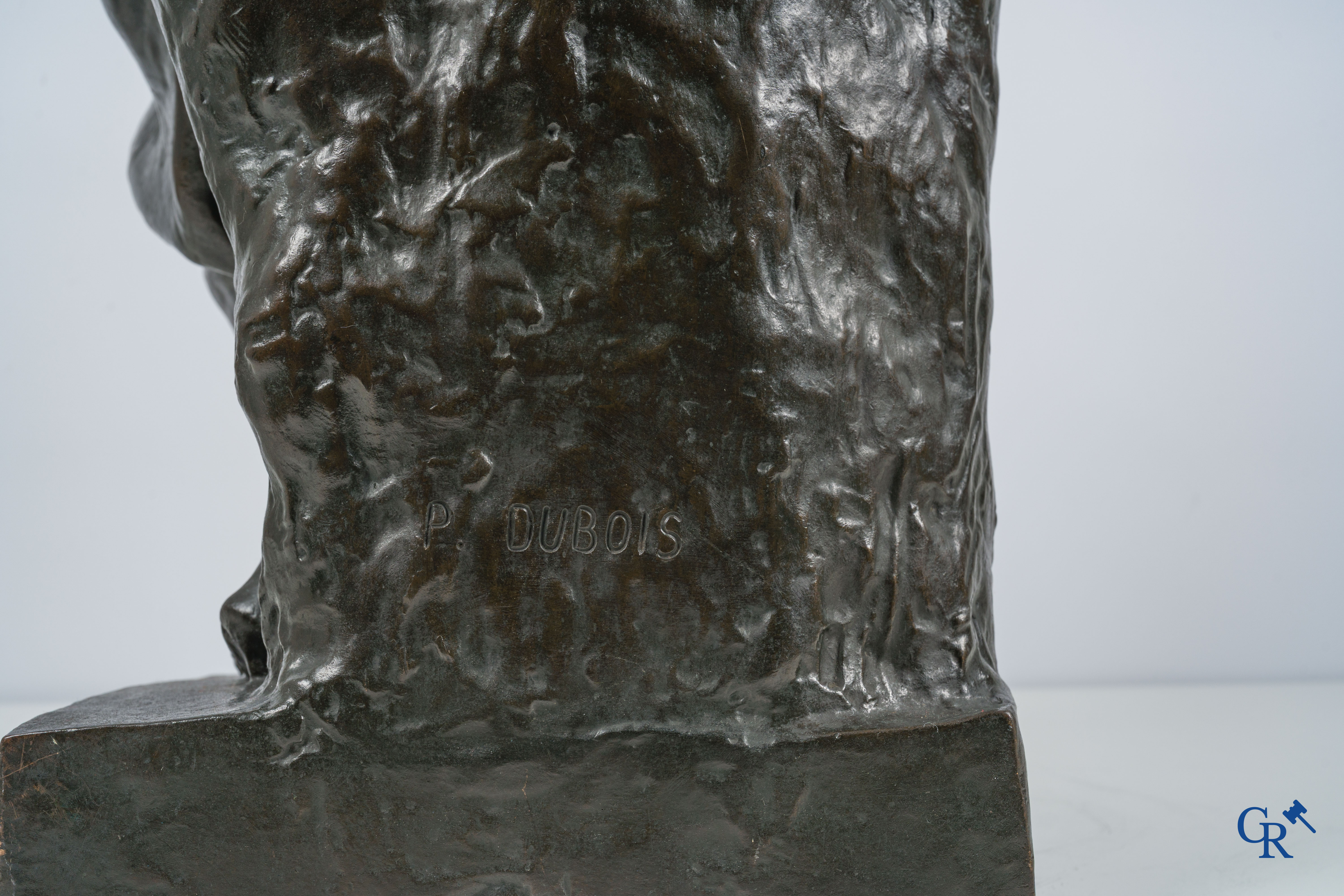 Paul Dubois (1829-1905) Maternité. Groot bronzen beeld met bruine patina. Gesigneerd P. Dubois, gieterij F. Barbedienne.